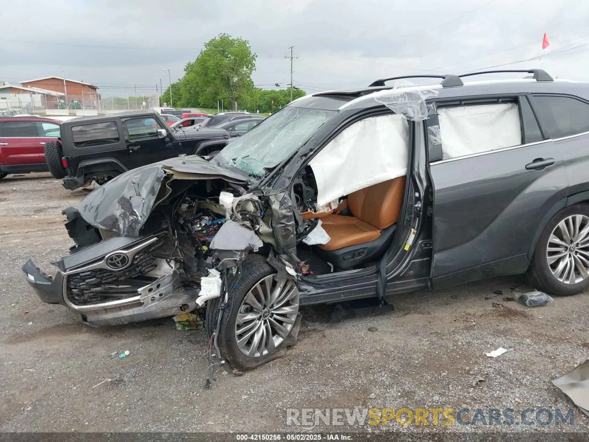 17 Photograph of a damaged car 5TDKDRBH2PS510149 TOYOTA HIGHLANDER 2023