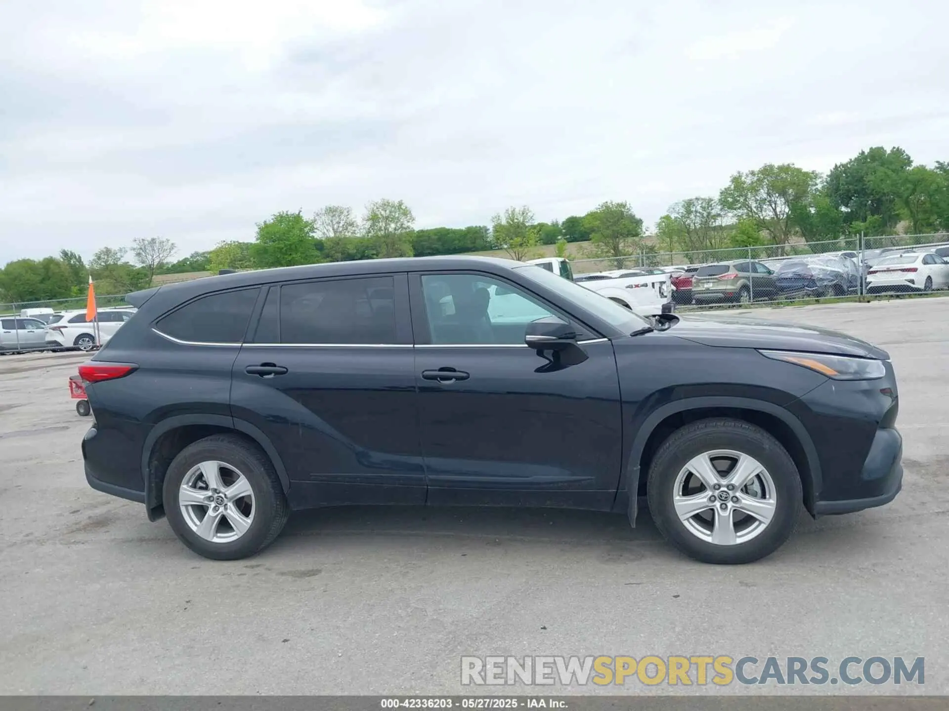 13 Photograph of a damaged car 5TDKDRBH2PS515299 TOYOTA HIGHLANDER 2023