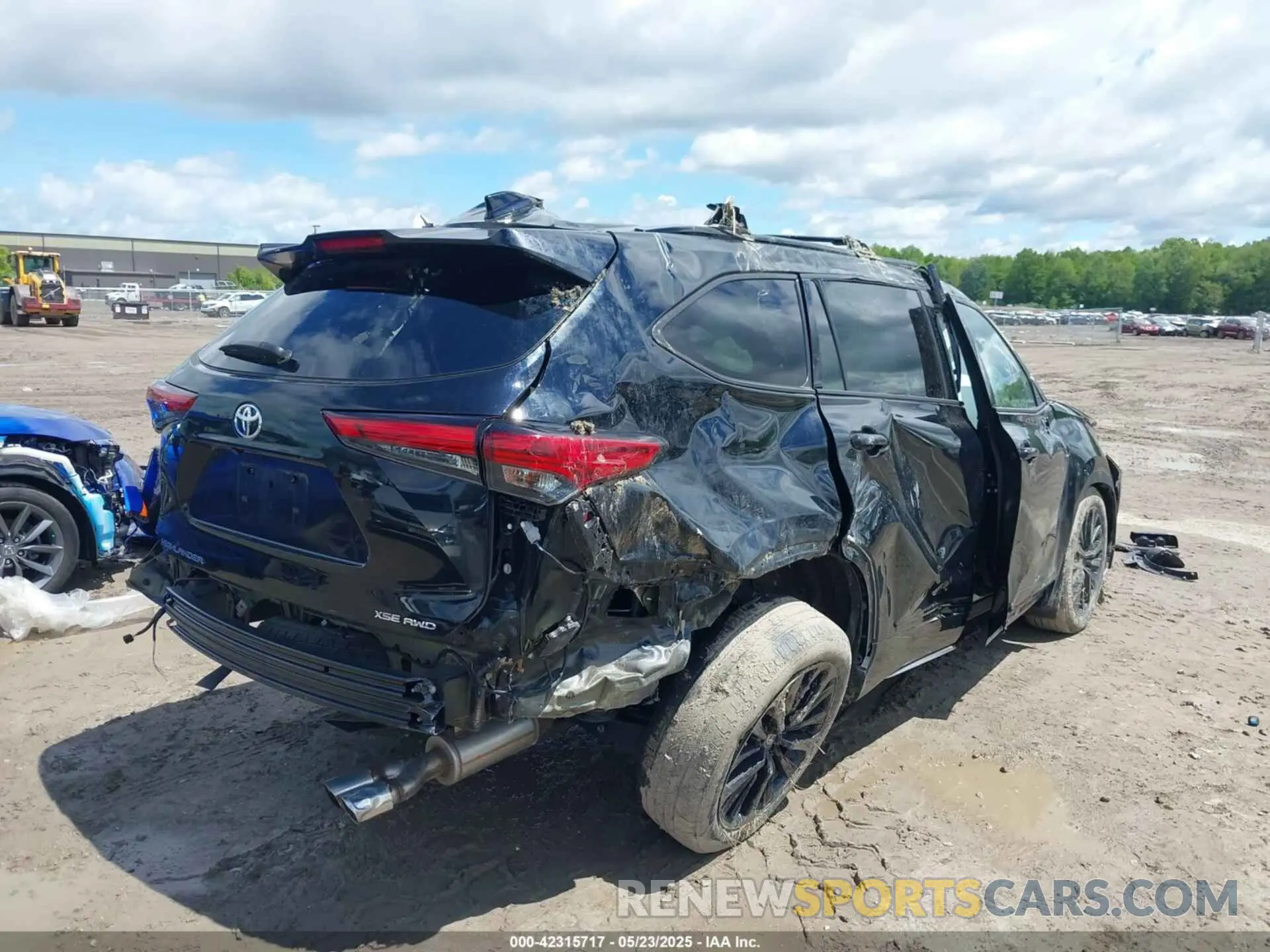 4 Photograph of a damaged car 5TDKDRBH2PS523855 TOYOTA HIGHLANDER 2023