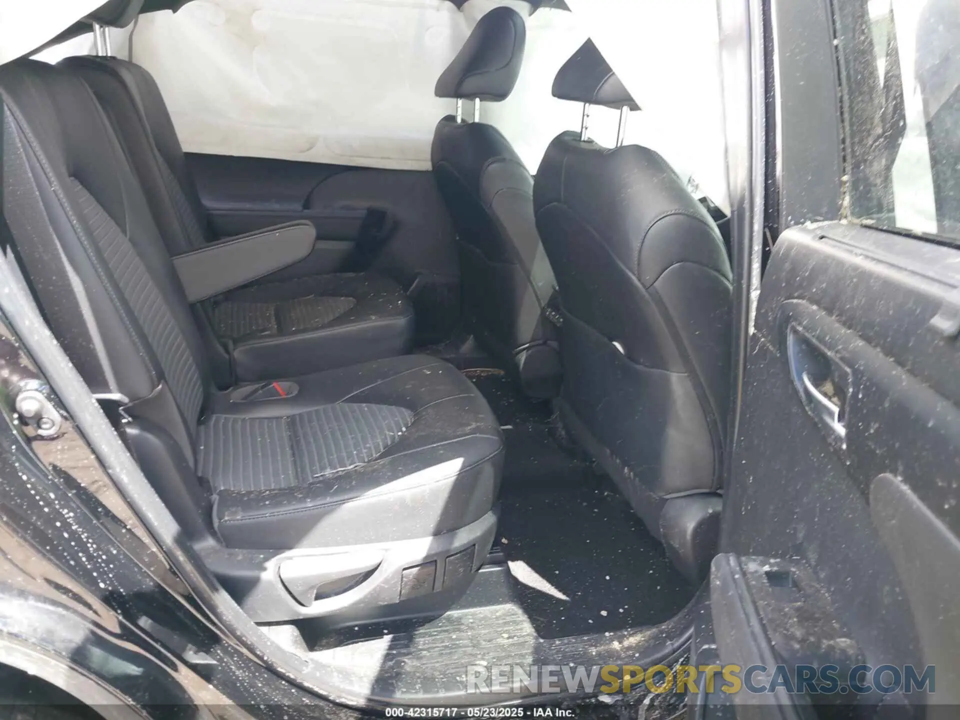8 Photograph of a damaged car 5TDKDRBH2PS523855 TOYOTA HIGHLANDER 2023
