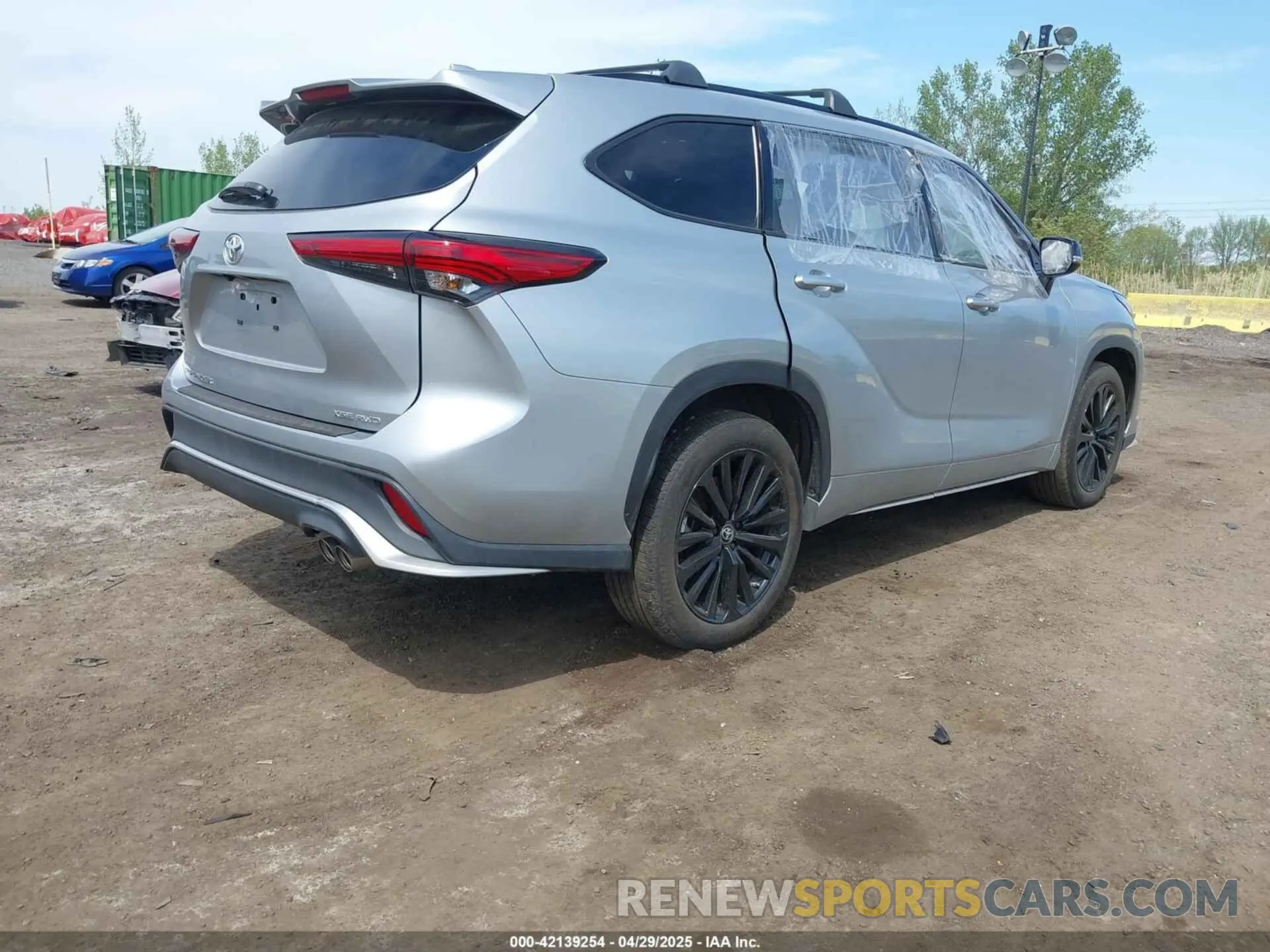 4 Photograph of a damaged car 5TDKDRBH3PS001588 TOYOTA HIGHLANDER 2023