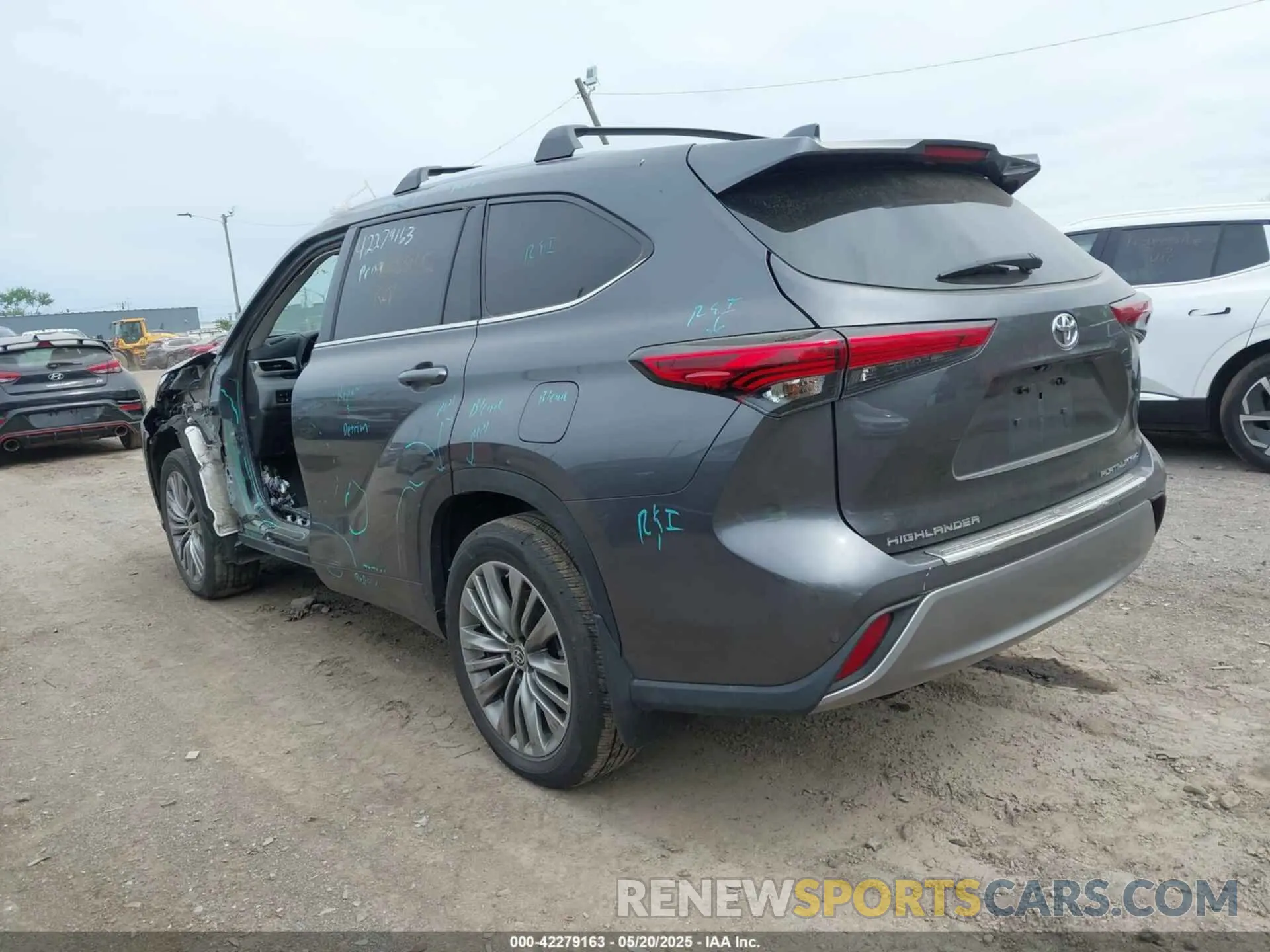3 Фотография поврежденного автомобиля 5TDKDRBH4PS000921 TOYOTA HIGHLANDER 2023