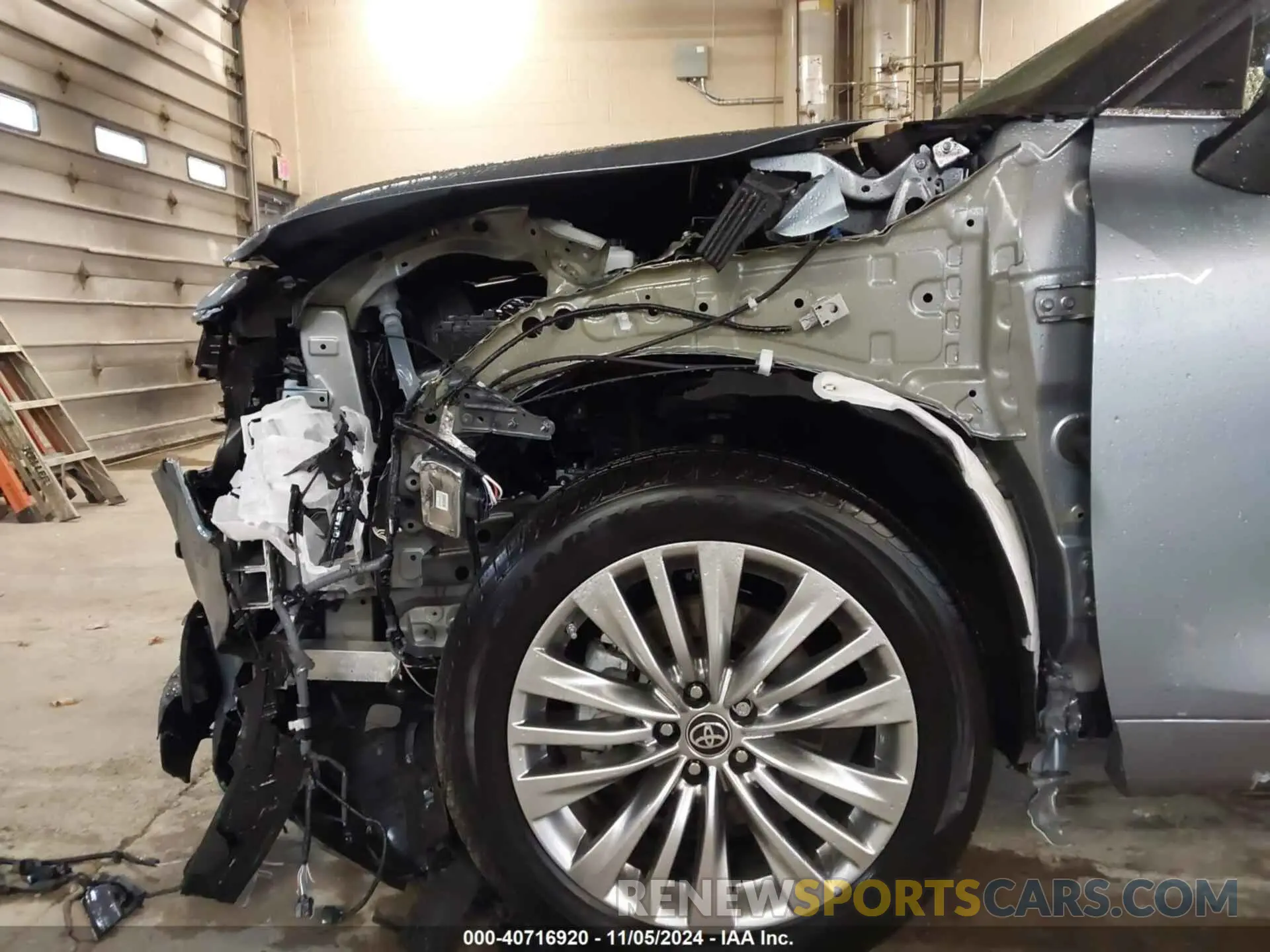 18 Photograph of a damaged car 5TDKDRBH4PS528247 TOYOTA HIGHLANDER 2023