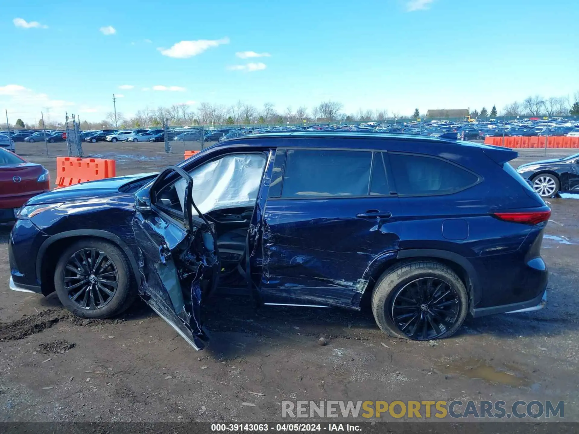 14 Photograph of a damaged car 5TDKDRBH6PS016344 TOYOTA HIGHLANDER 2023