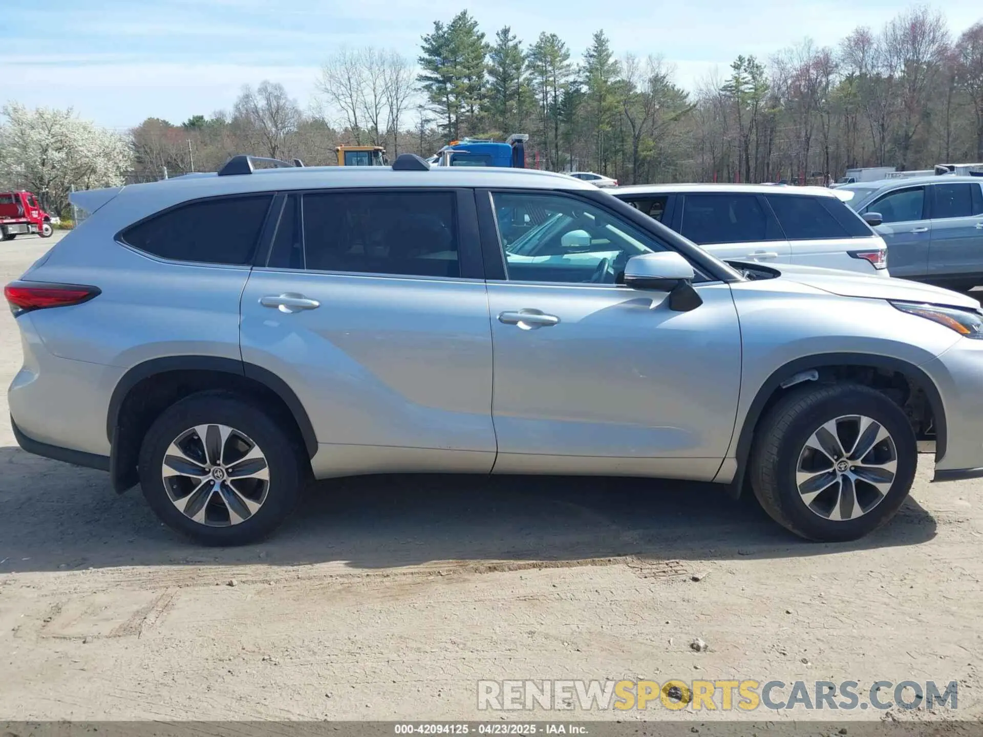 14 Photograph of a damaged car 5TDKDRBH6PS044676 TOYOTA HIGHLANDER 2023