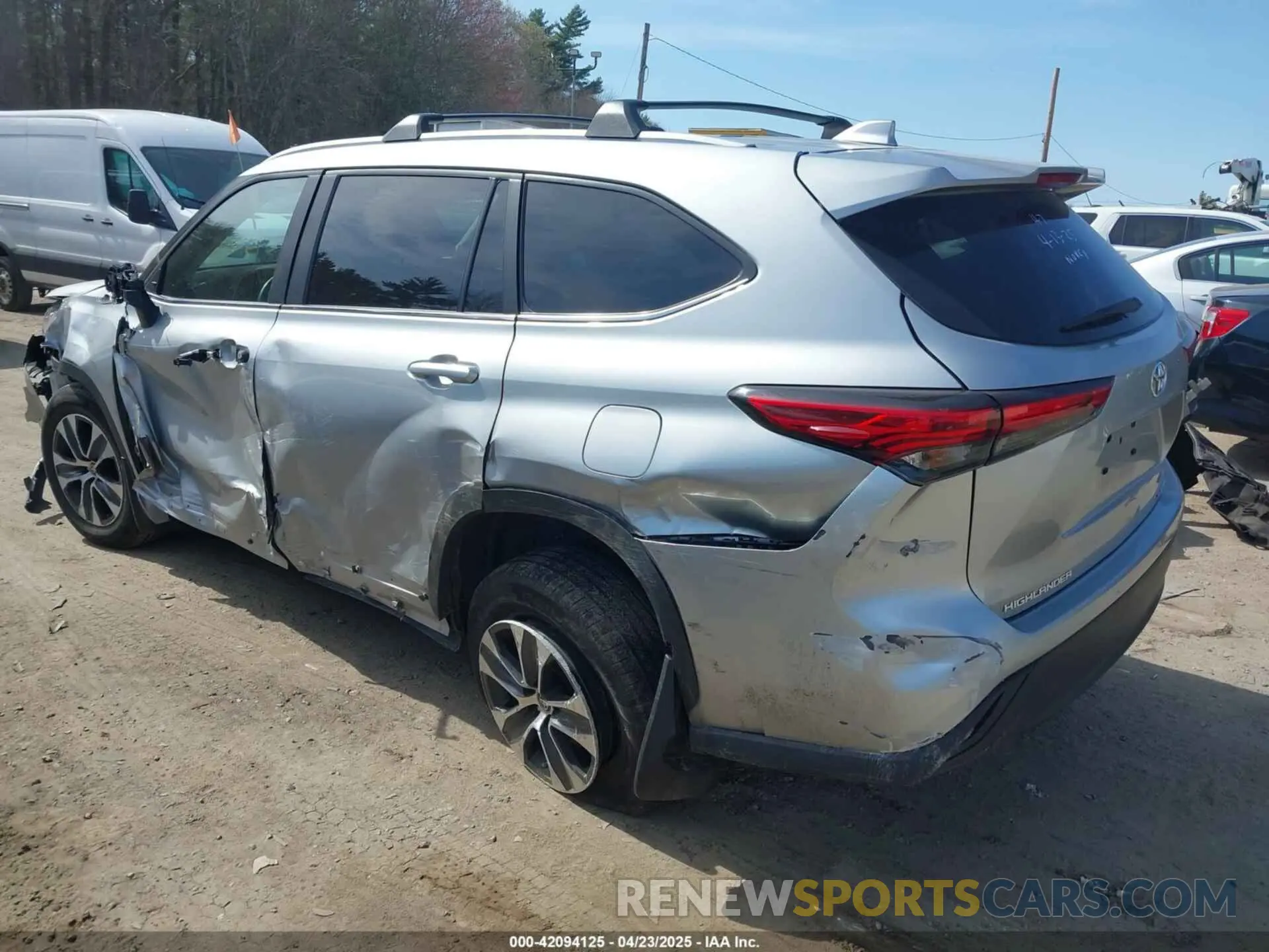 3 Photograph of a damaged car 5TDKDRBH6PS044676 TOYOTA HIGHLANDER 2023