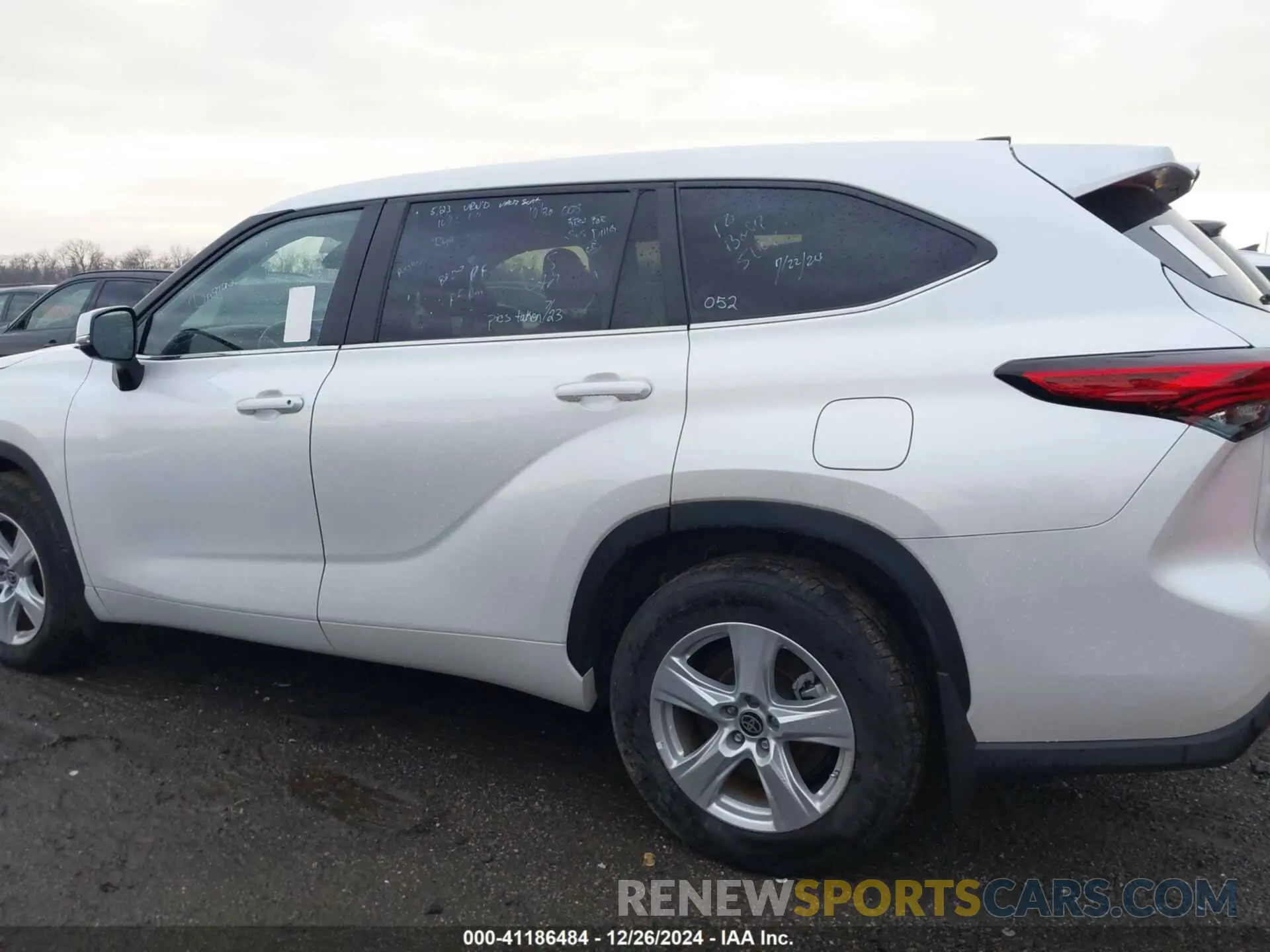15 Photograph of a damaged car 5TDKDRBH7PS031676 TOYOTA HIGHLANDER 2023