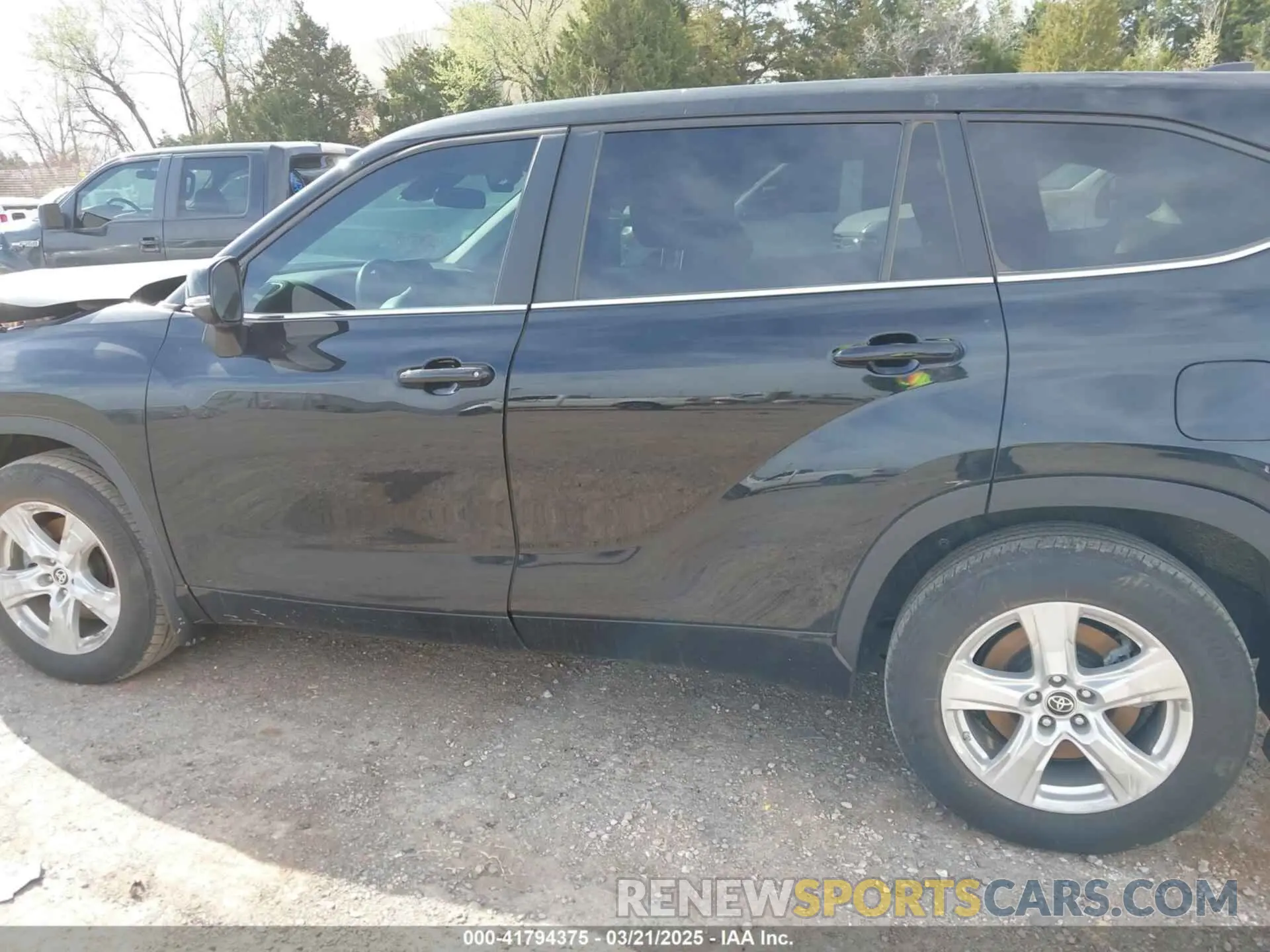 14 Photograph of a damaged car 5TDKDRBH8PS039060 TOYOTA HIGHLANDER 2023