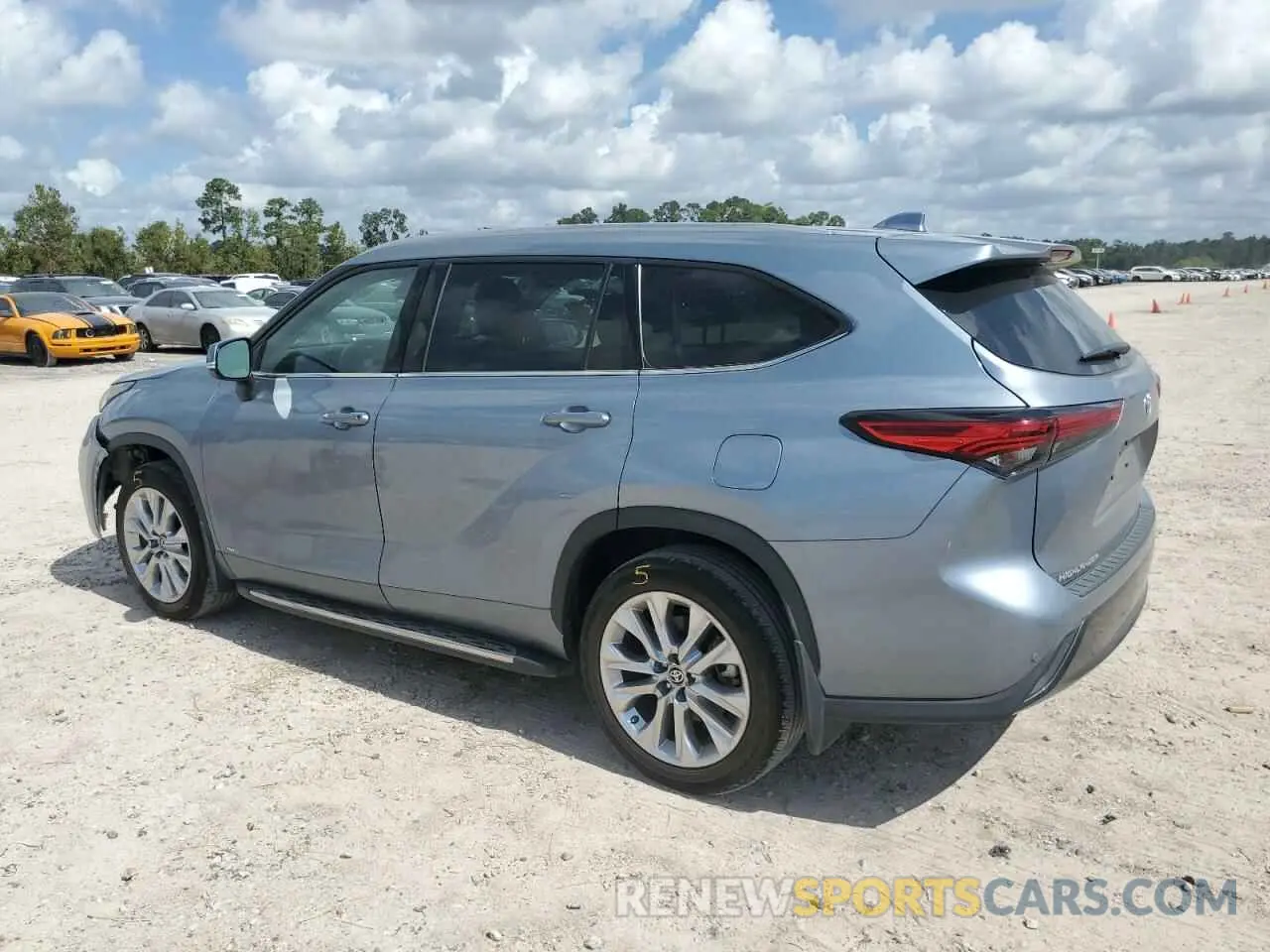 2 Photograph of a damaged car 5TDXBRCH5PS123976 TOYOTA HIGHLANDER 2023
