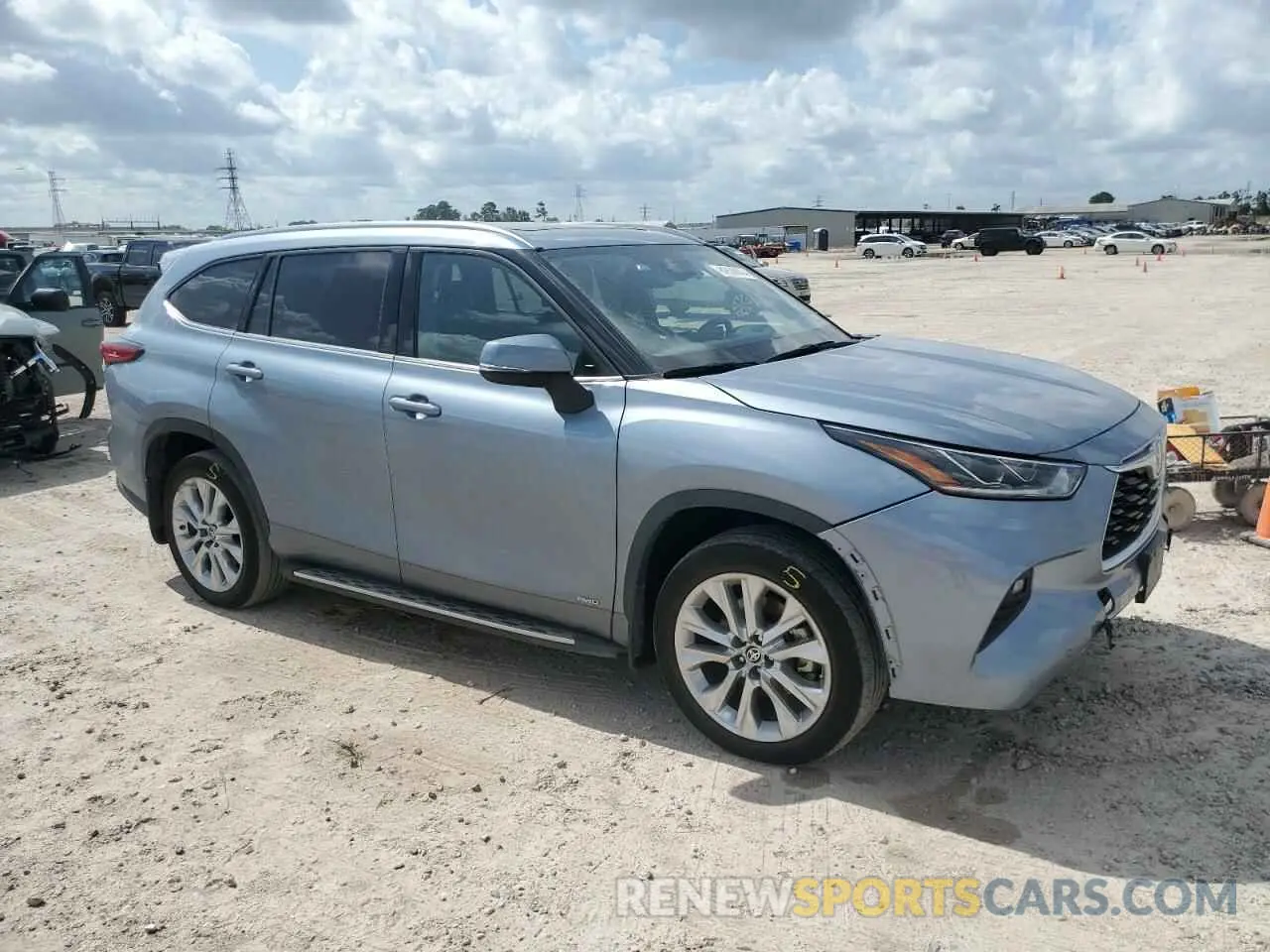 4 Photograph of a damaged car 5TDXBRCH5PS123976 TOYOTA HIGHLANDER 2023