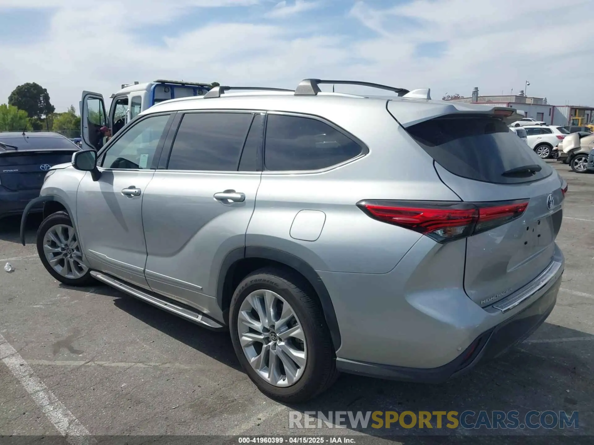 14 Photograph of a damaged car 5TDYARAH9PS523498 TOYOTA HIGHLANDER 2023