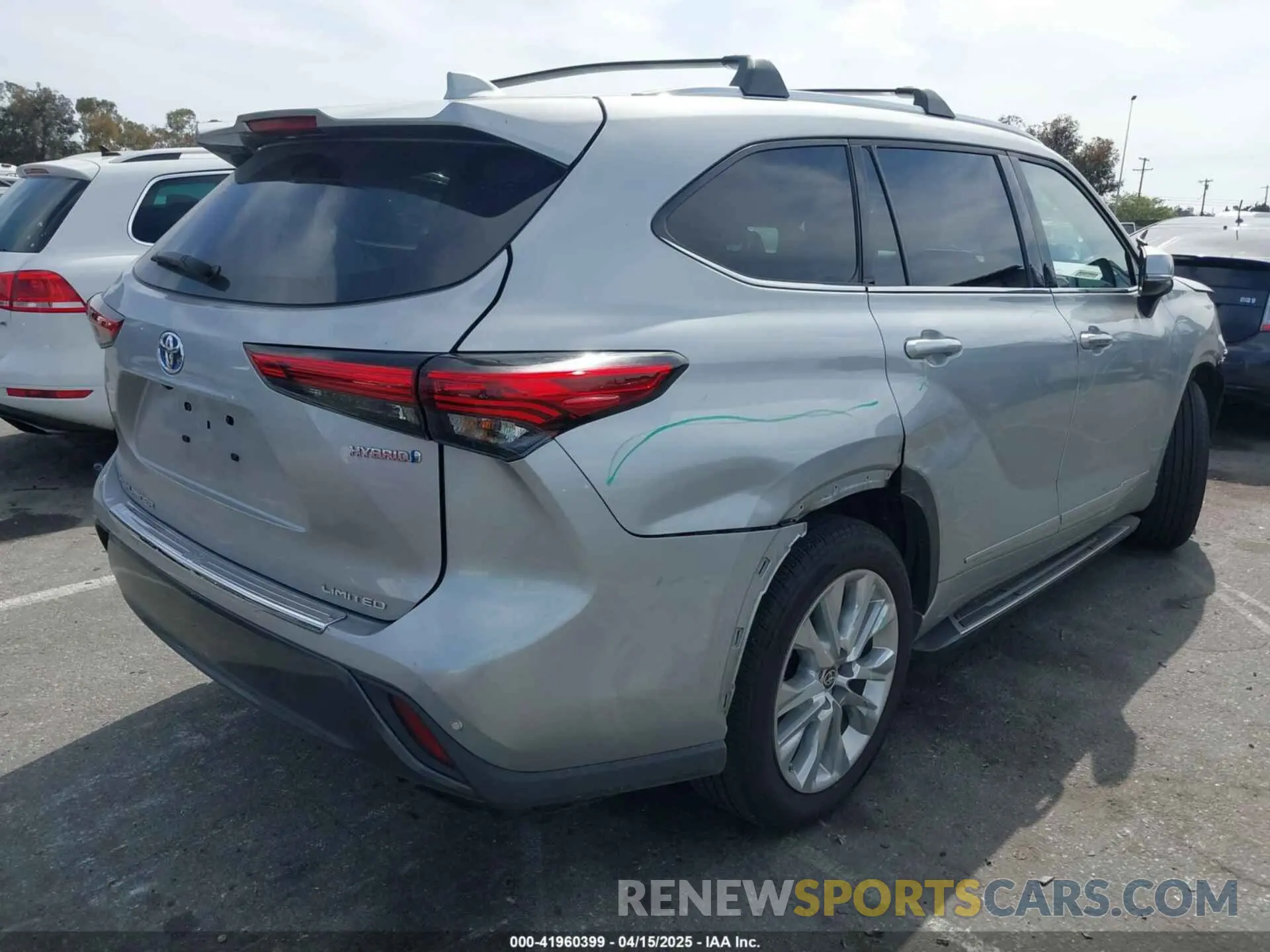 4 Photograph of a damaged car 5TDYARAH9PS523498 TOYOTA HIGHLANDER 2023
