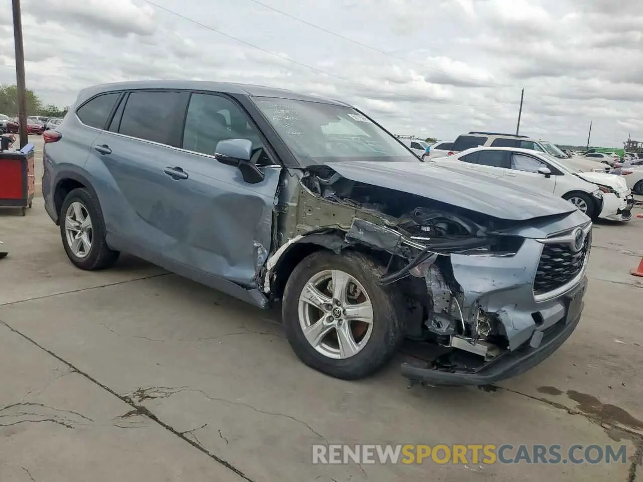 4 Photograph of a damaged car 5TDZARAHXPS017053 TOYOTA HIGHLANDER 2023