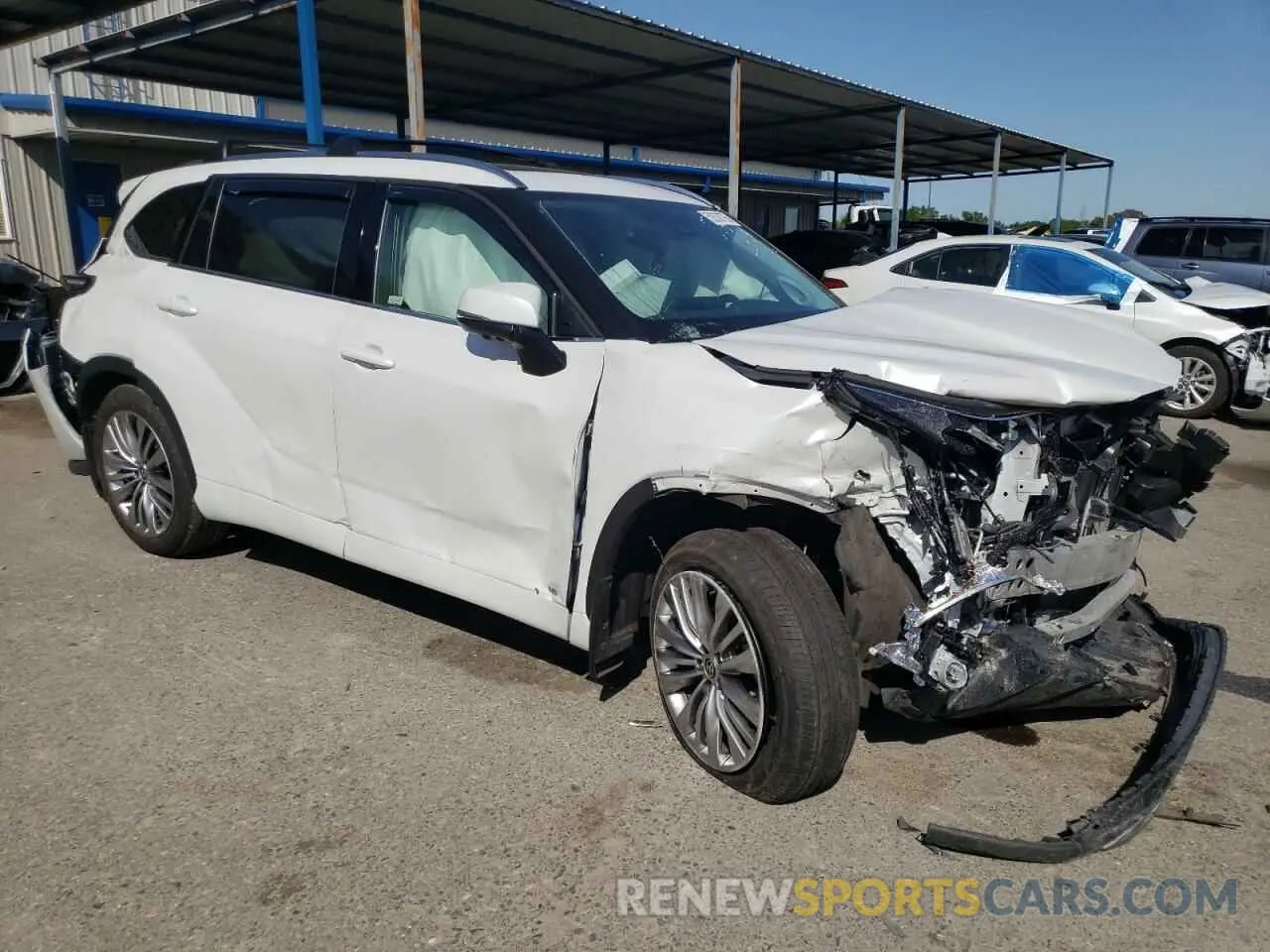 4 Photograph of a damaged car 5TDEBRCH6RS636695 TOYOTA HIGHLANDER 2024