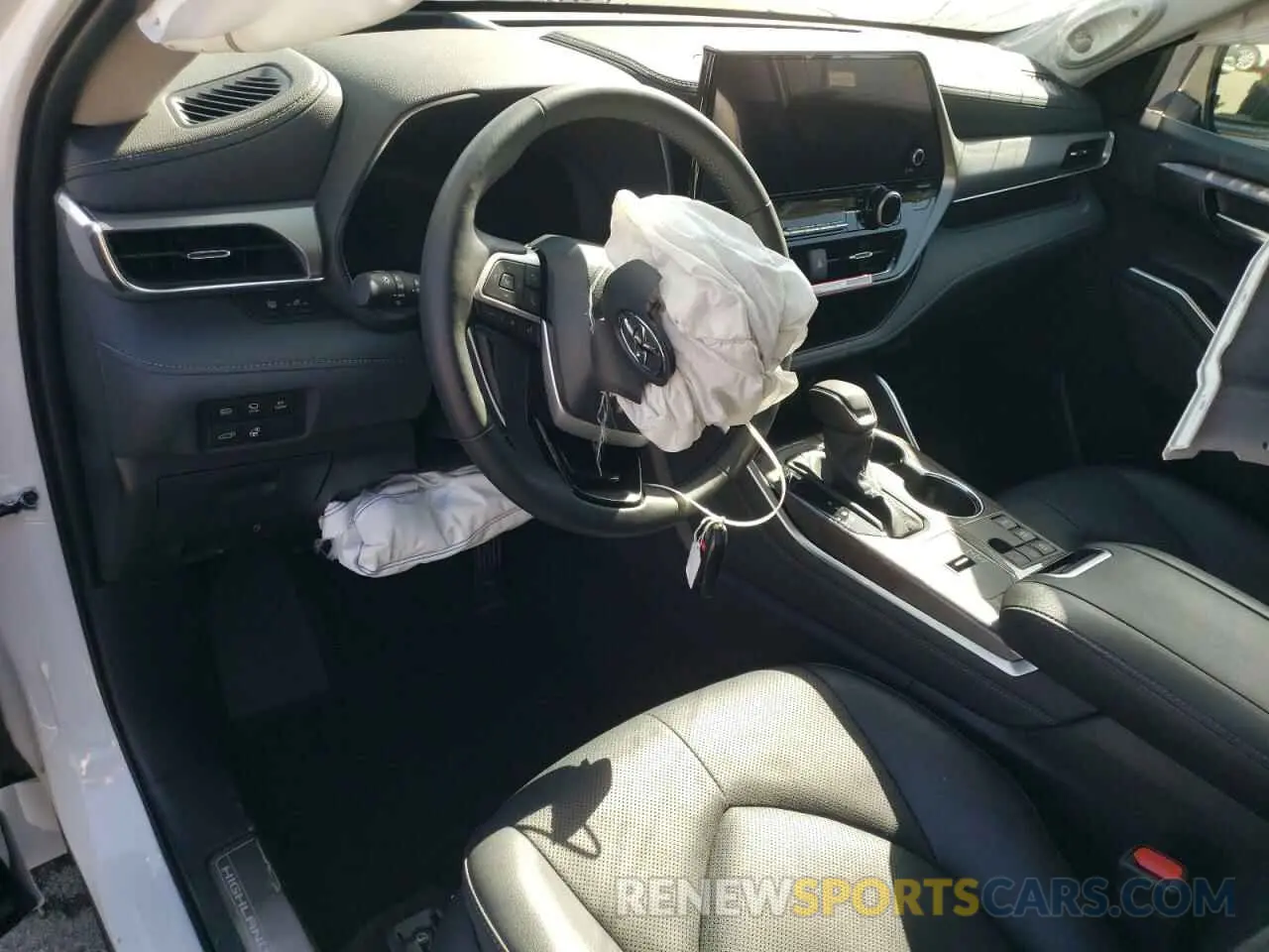 8 Photograph of a damaged car 5TDEBRCH6RS636695 TOYOTA HIGHLANDER 2024