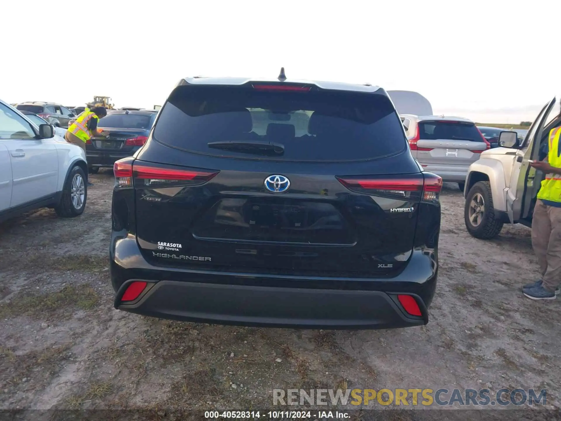 16 Photograph of a damaged car 5TDKARAH4RS023953 TOYOTA HIGHLANDER 2024