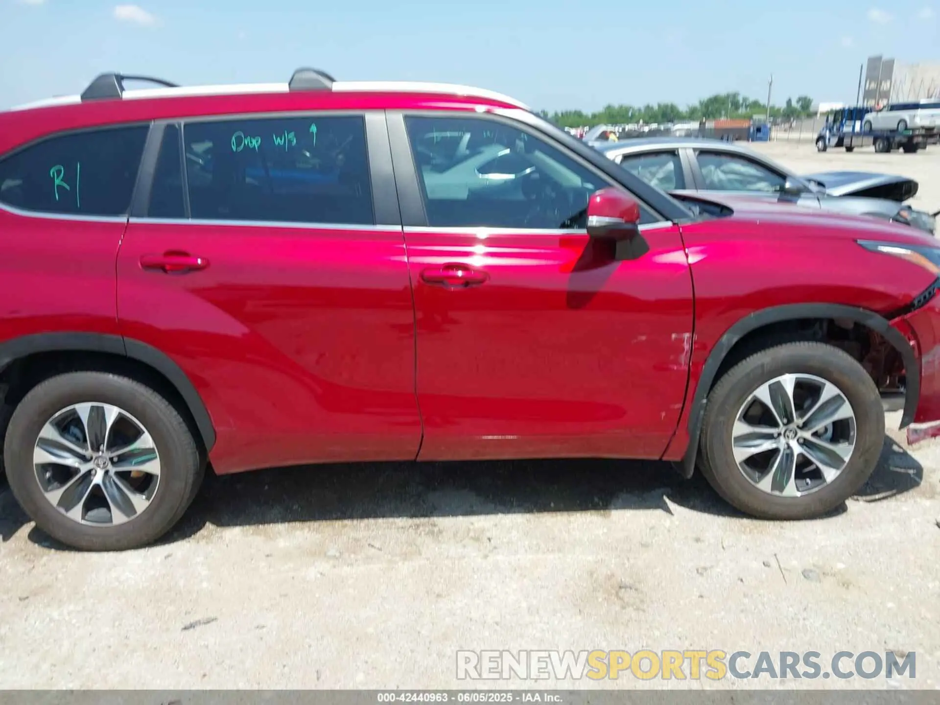 13 Photograph of a damaged car 5TDKDRAH2RS542040 TOYOTA HIGHLANDER 2024