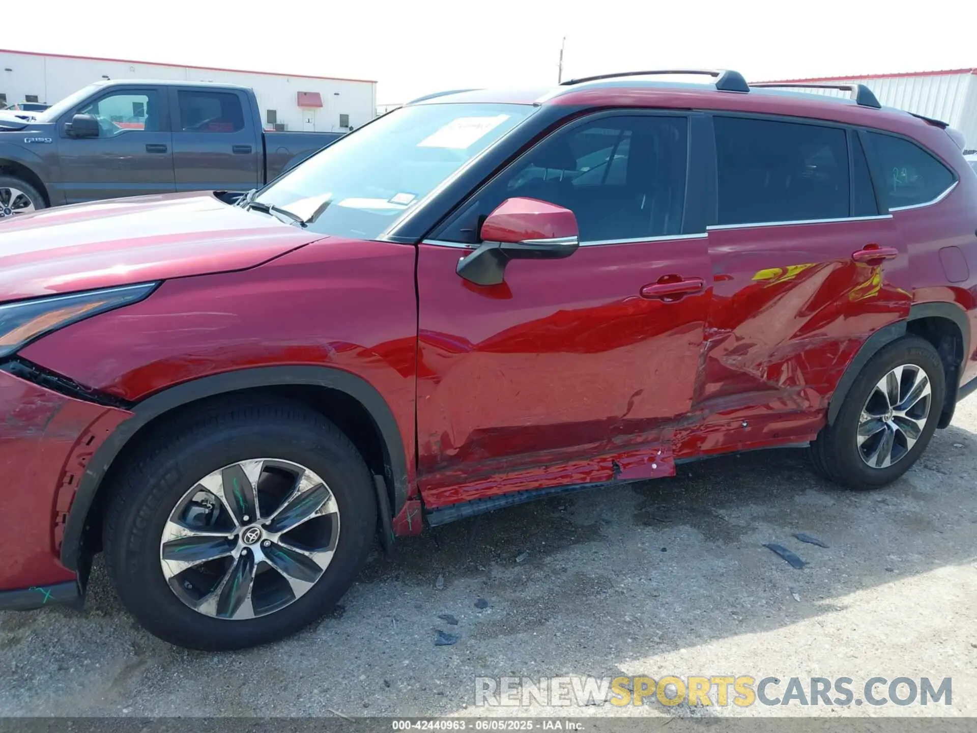 6 Photograph of a damaged car 5TDKDRAH2RS542040 TOYOTA HIGHLANDER 2024