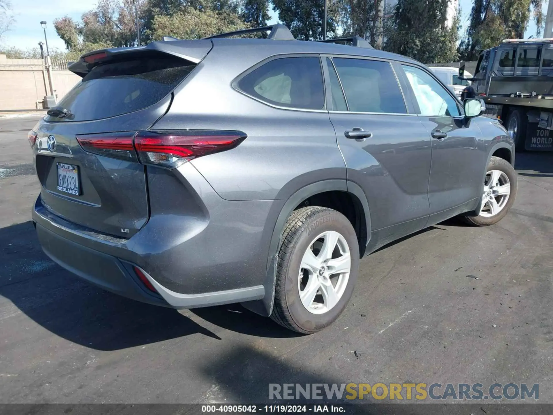 4 Photograph of a damaged car 5TDKDRAH2RS546248 TOYOTA HIGHLANDER 2024