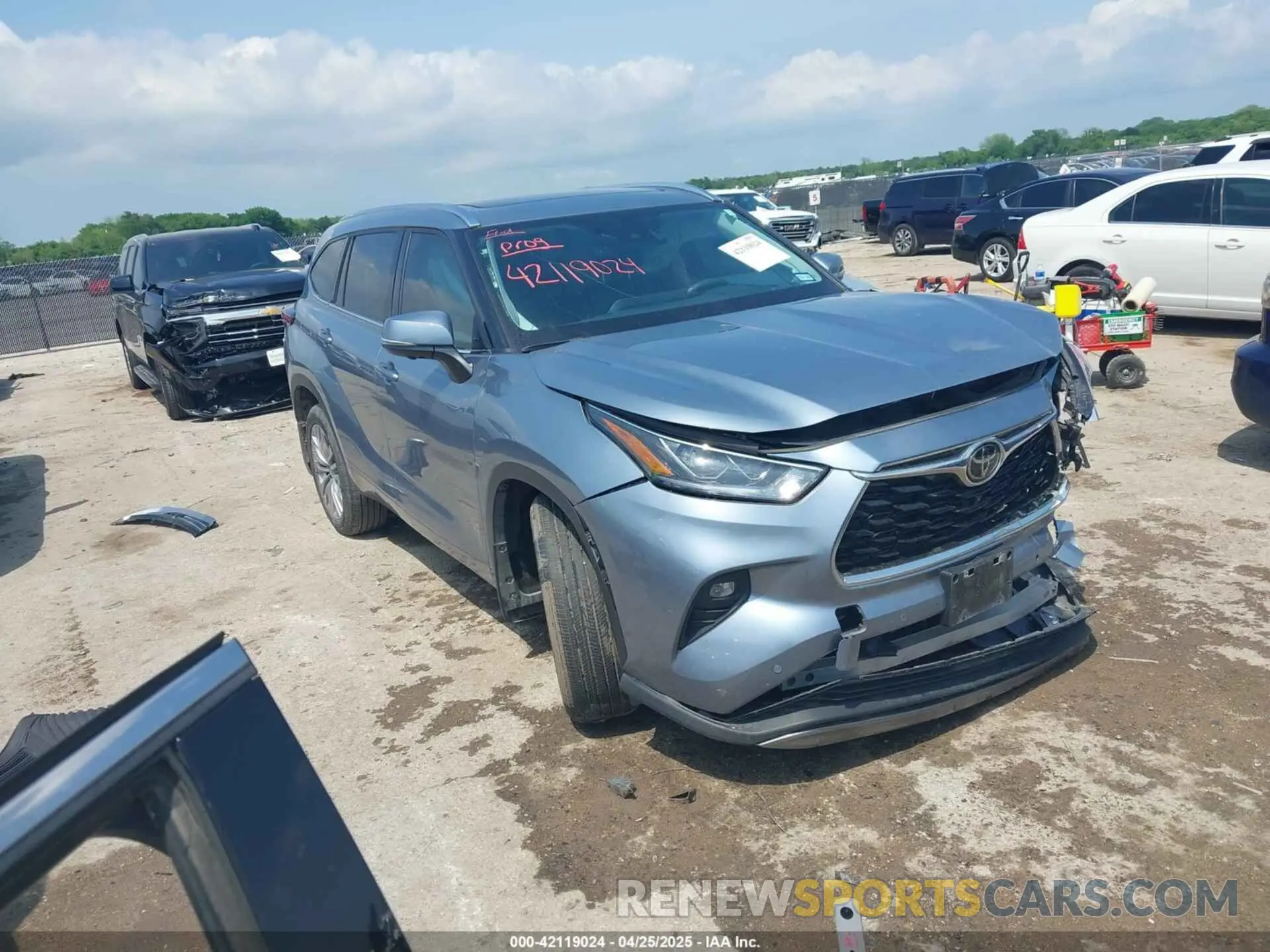 1 Фотография поврежденного автомобиля 5TDKDRAH3RS531743 TOYOTA HIGHLANDER 2024