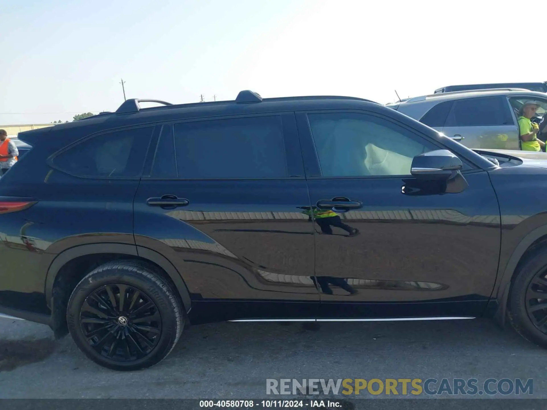 13 Photograph of a damaged car 5TDKDRAH4RS529760 TOYOTA HIGHLANDER 2024