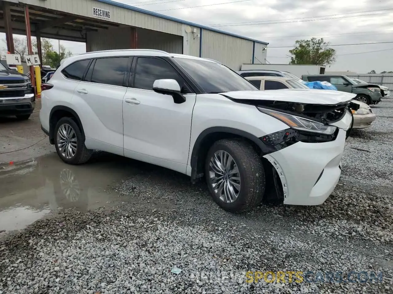 4 Photograph of a damaged car 5TDKDRAH7RS534063 TOYOTA HIGHLANDER 2024
