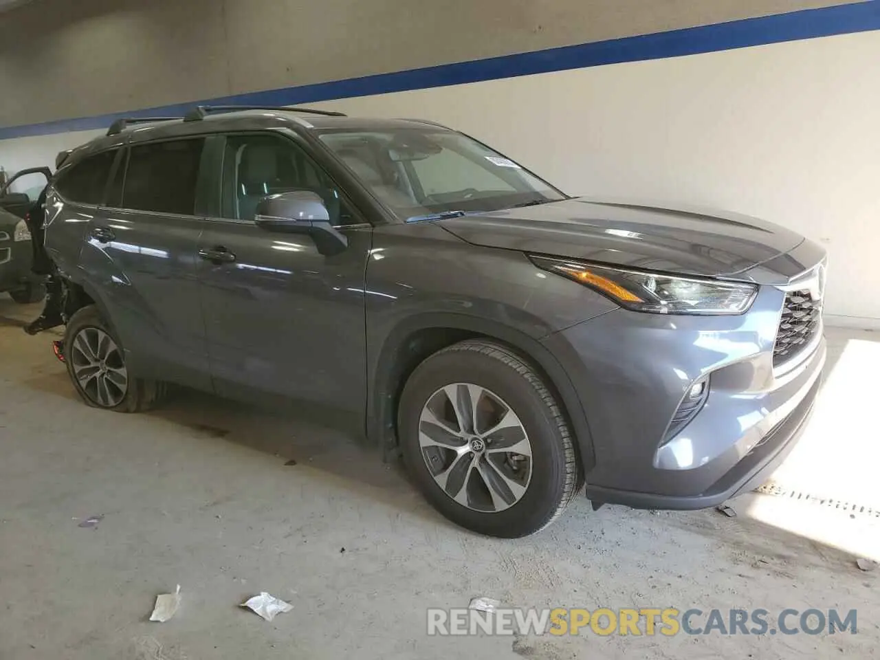 4 Photograph of a damaged car 5TDKDRAH8RS548165 TOYOTA HIGHLANDER 2024