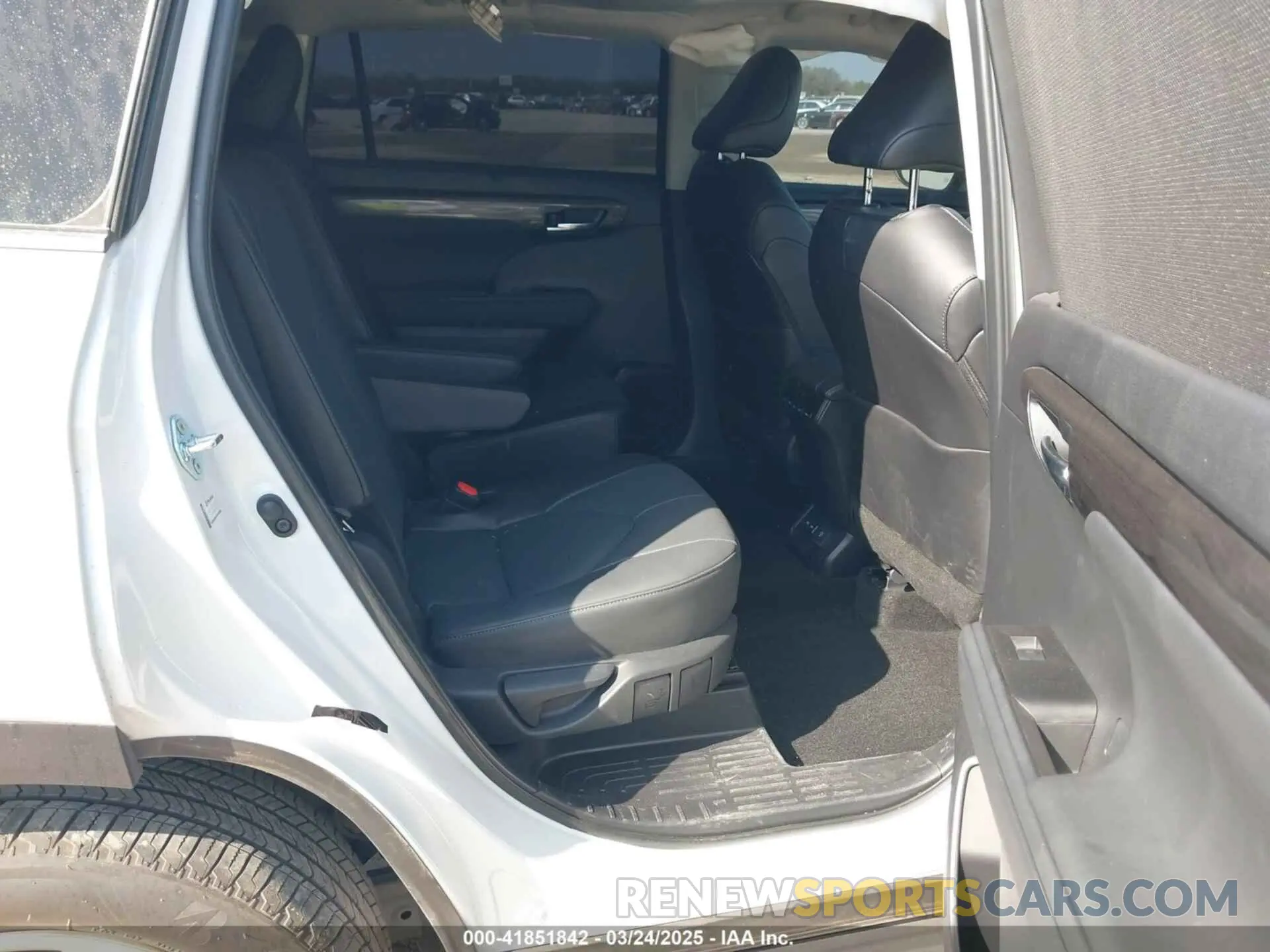 8 Фотография поврежденного автомобиля 5TDKDRAHXRS534302 TOYOTA HIGHLANDER 2024