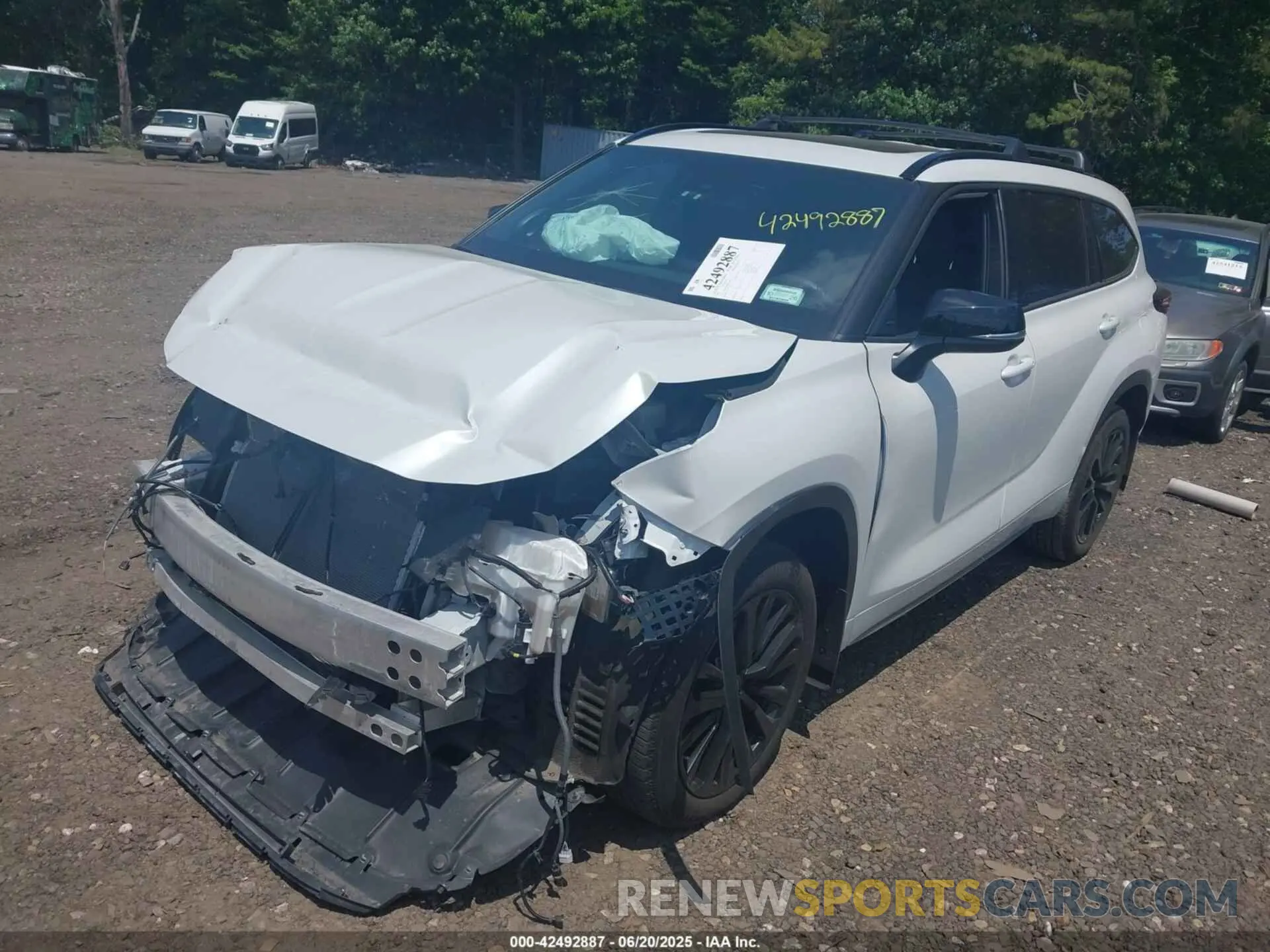 2 Photograph of a damaged car 5TDKDRBH0RS548417 TOYOTA HIGHLANDER 2024