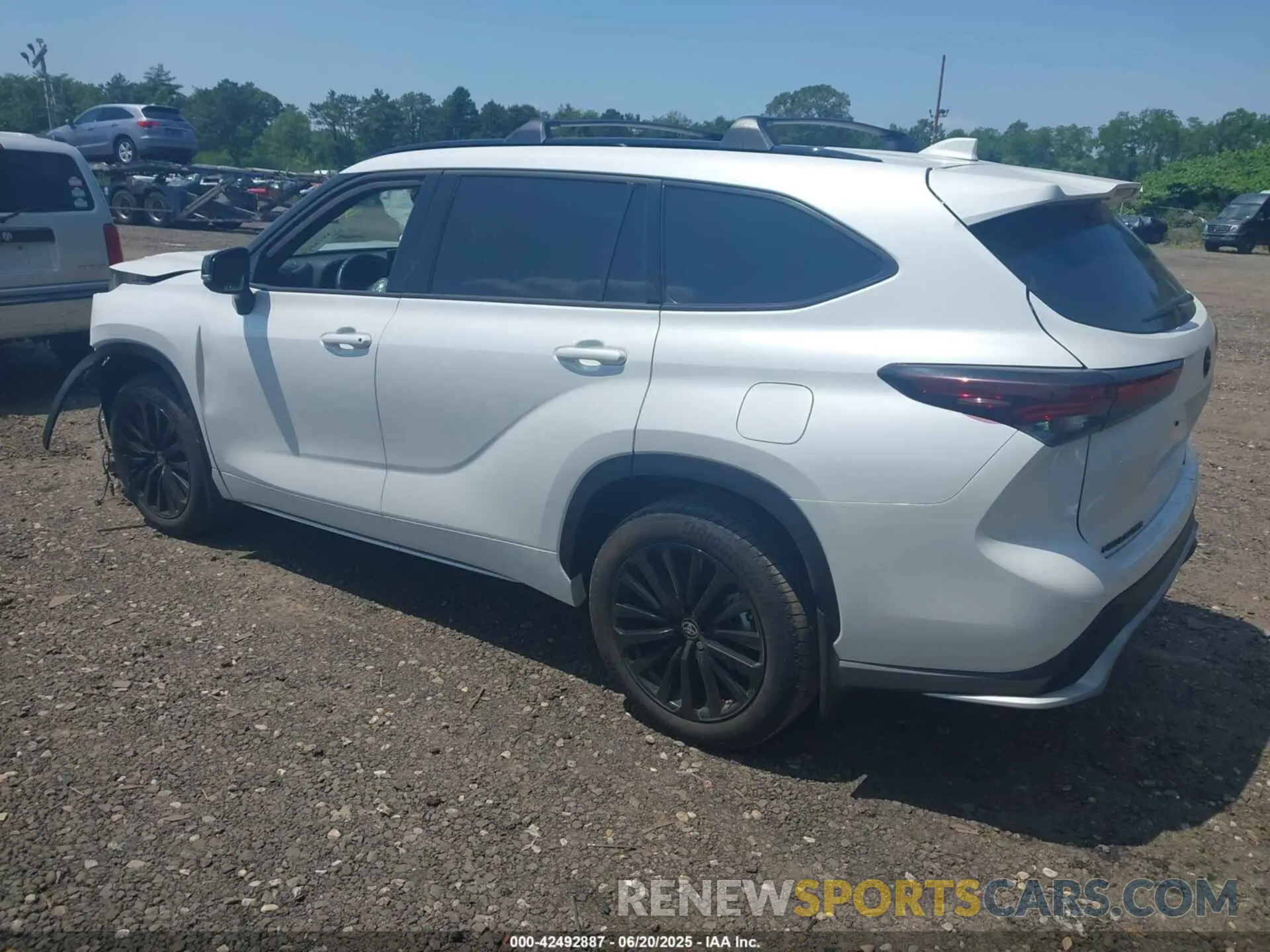 3 Photograph of a damaged car 5TDKDRBH0RS548417 TOYOTA HIGHLANDER 2024