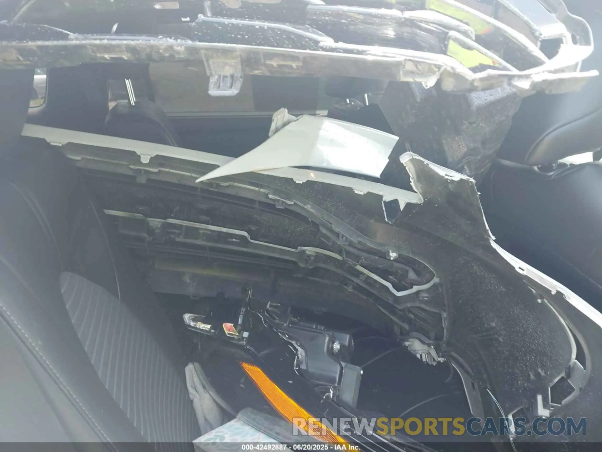 8 Photograph of a damaged car 5TDKDRBH0RS548417 TOYOTA HIGHLANDER 2024