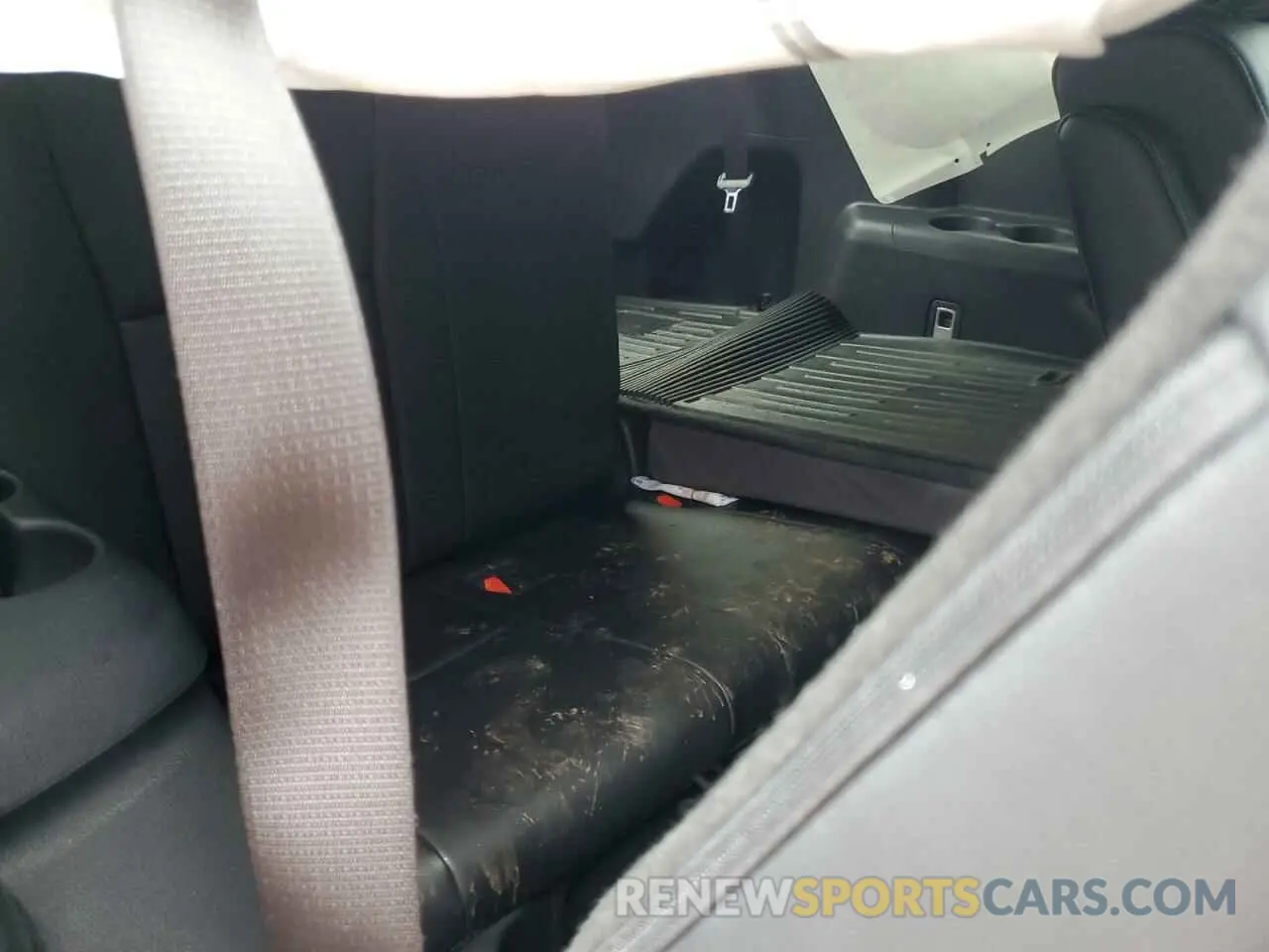 10 Photograph of a damaged car 5TDKDRBH1RS550872 TOYOTA HIGHLANDER 2024