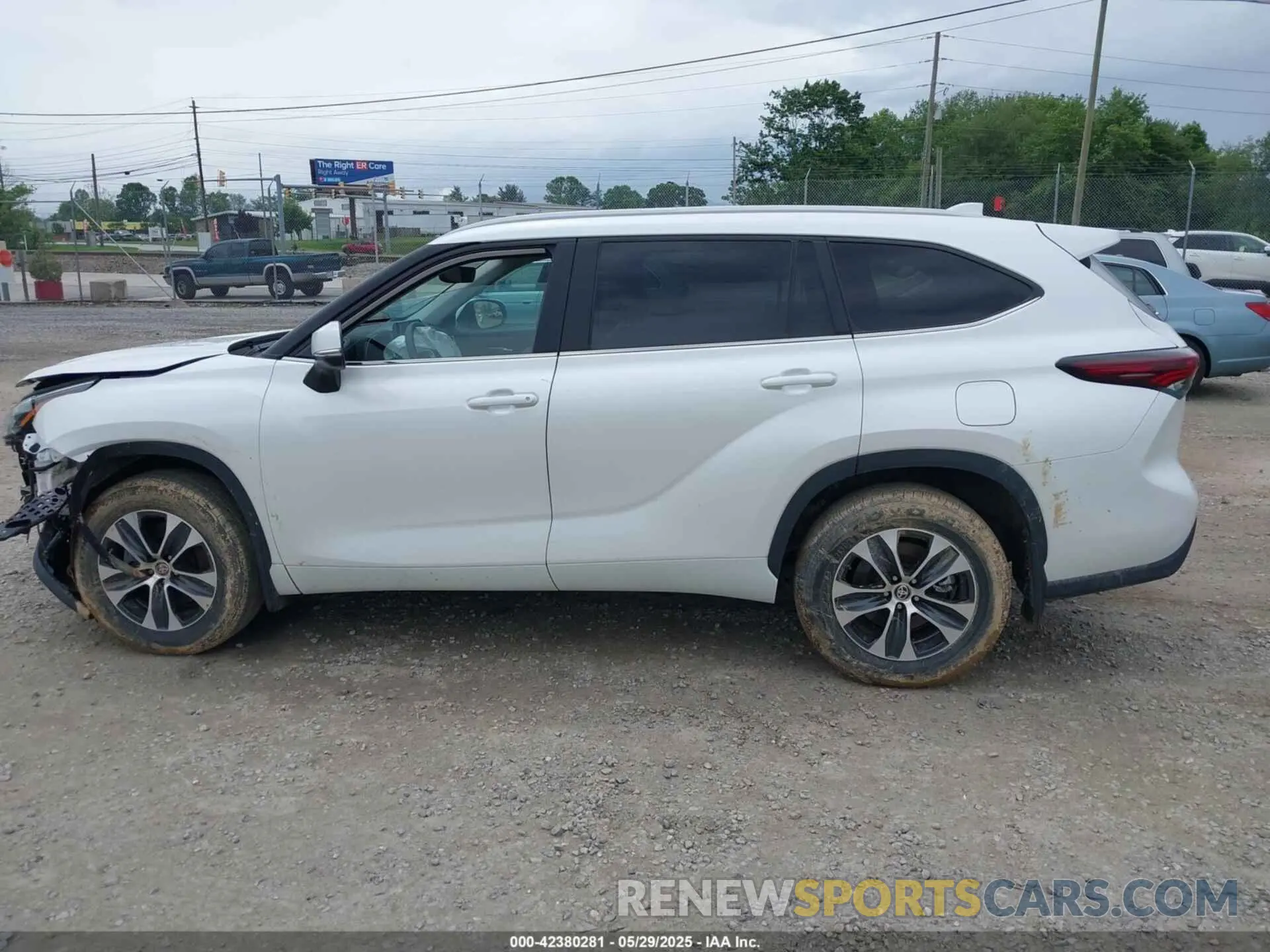 14 Photograph of a damaged car 5TDKDRBH1RS551813 TOYOTA HIGHLANDER 2024
