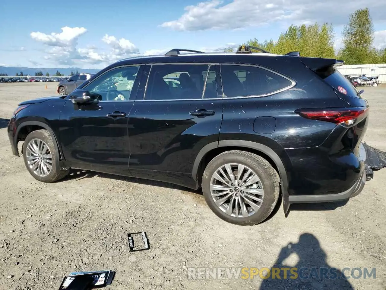 2 Photograph of a damaged car 5TDKDRBH1RS569096 TOYOTA HIGHLANDER 2024