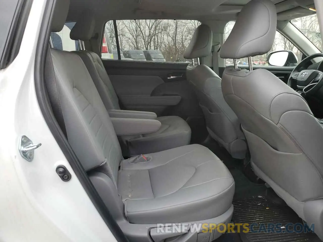 11 Photograph of a damaged car 5TDKDRBH2RS542778 TOYOTA HIGHLANDER 2024
