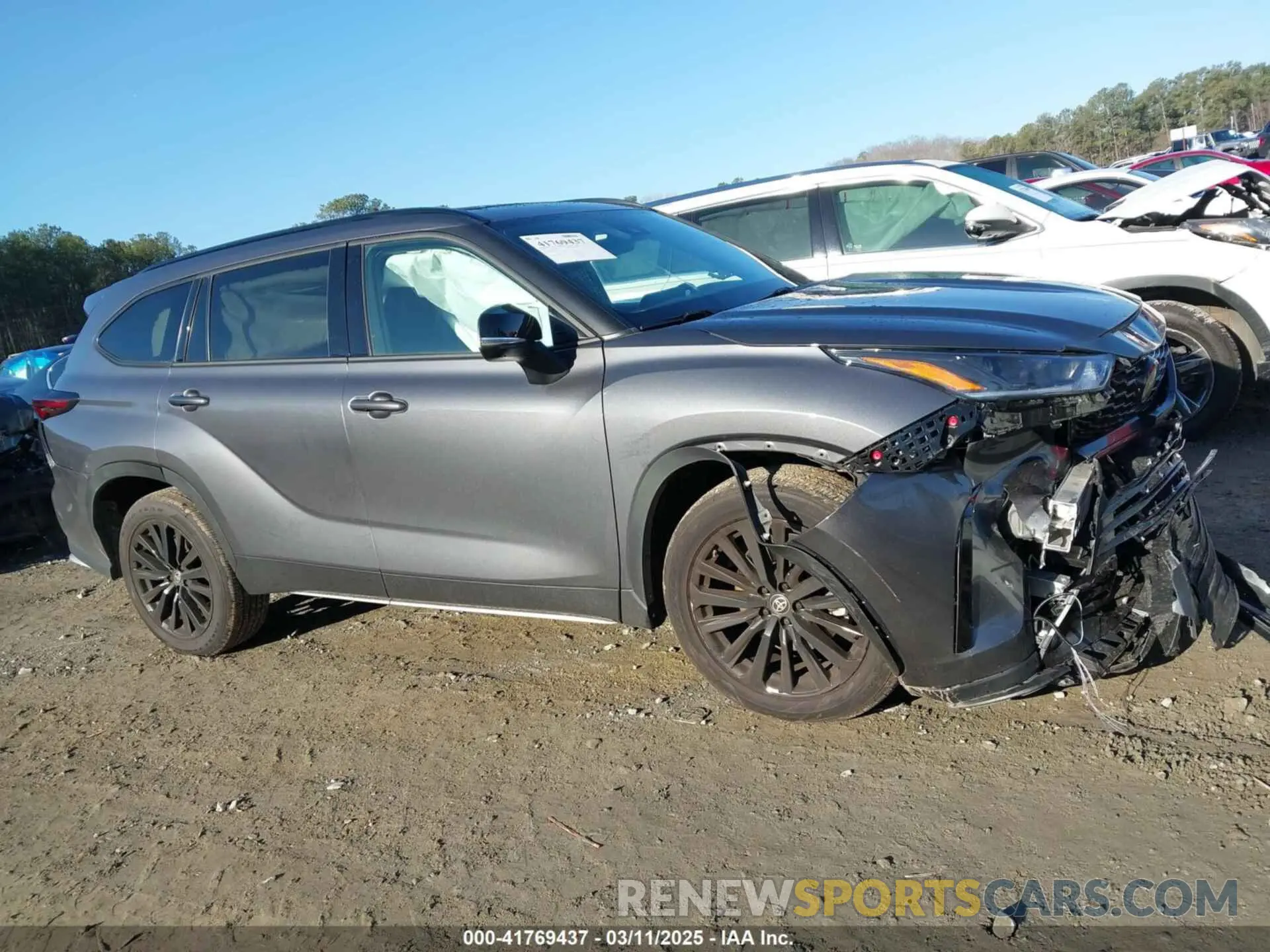 13 Photograph of a damaged car 5TDKDRBH3RS531823 TOYOTA HIGHLANDER 2024