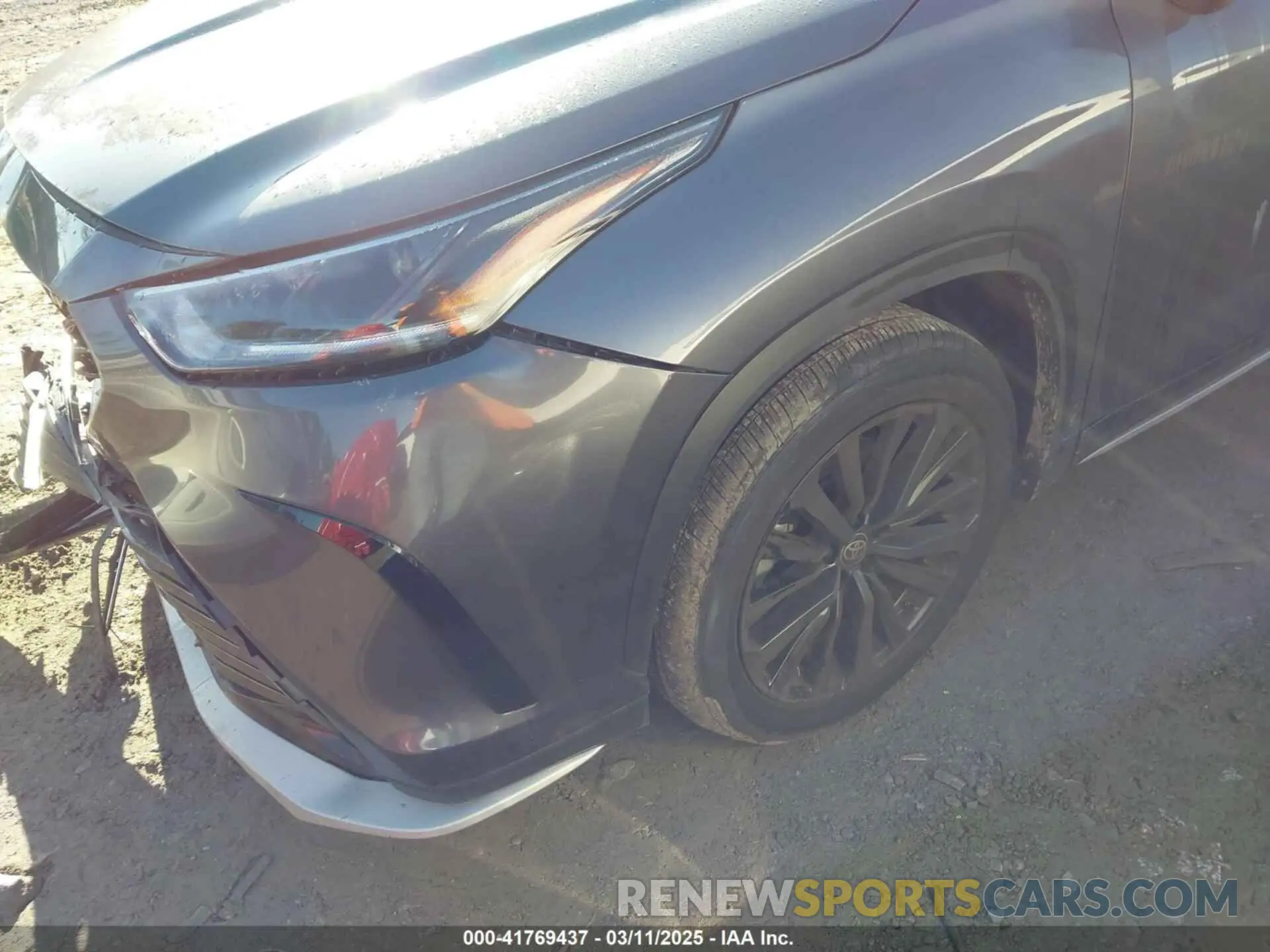 17 Photograph of a damaged car 5TDKDRBH3RS531823 TOYOTA HIGHLANDER 2024