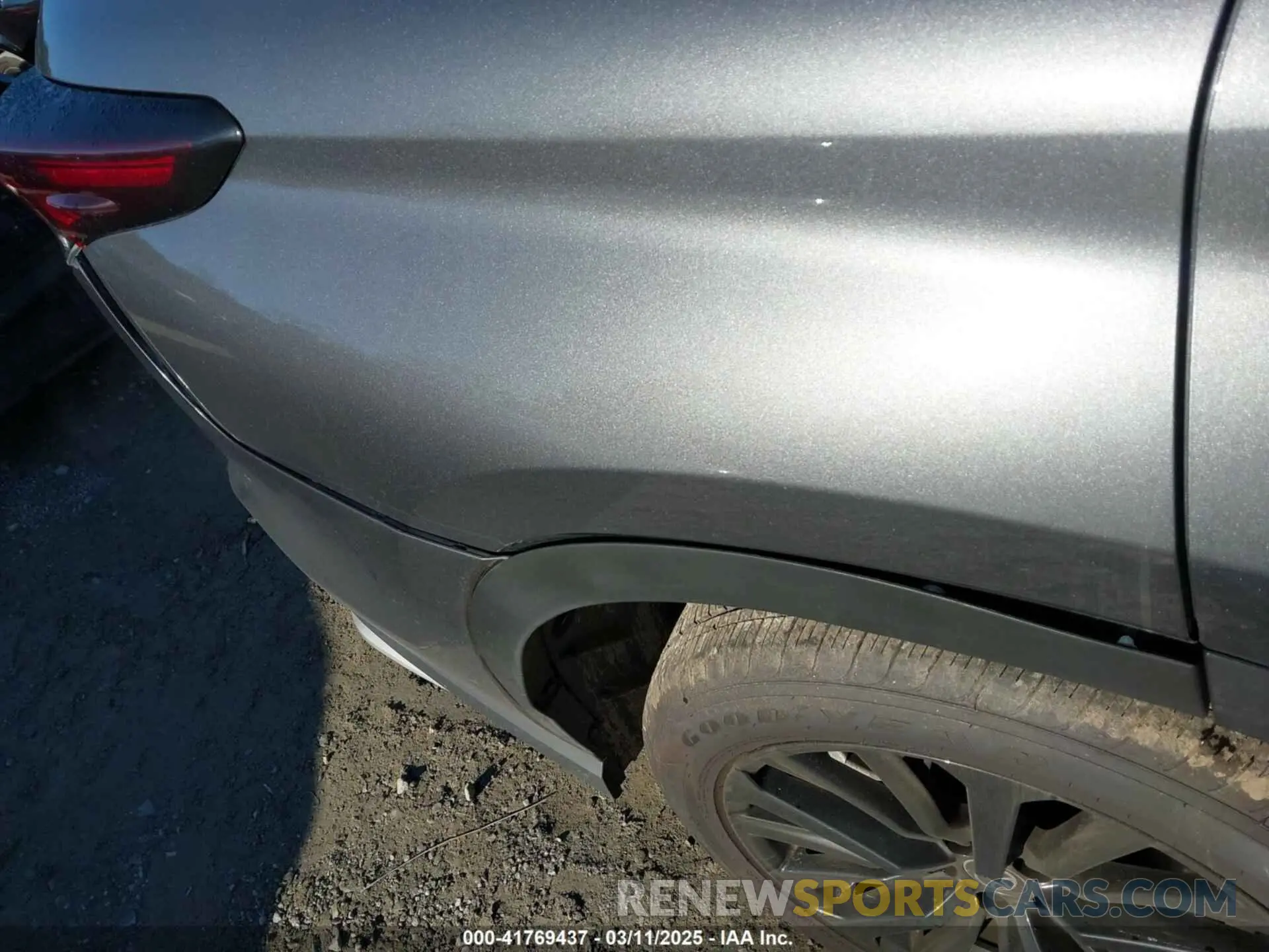18 Photograph of a damaged car 5TDKDRBH3RS531823 TOYOTA HIGHLANDER 2024
