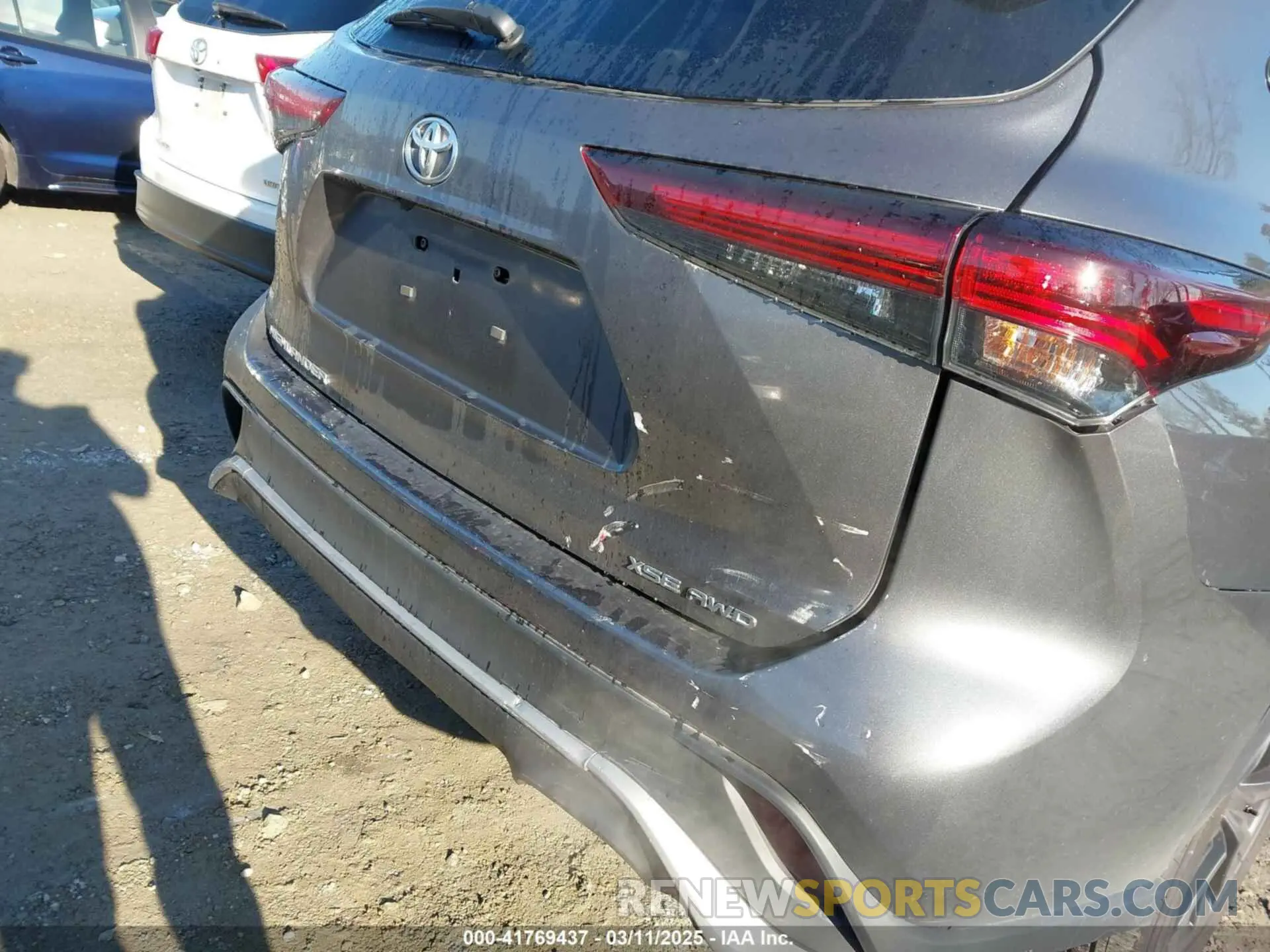 19 Photograph of a damaged car 5TDKDRBH3RS531823 TOYOTA HIGHLANDER 2024
