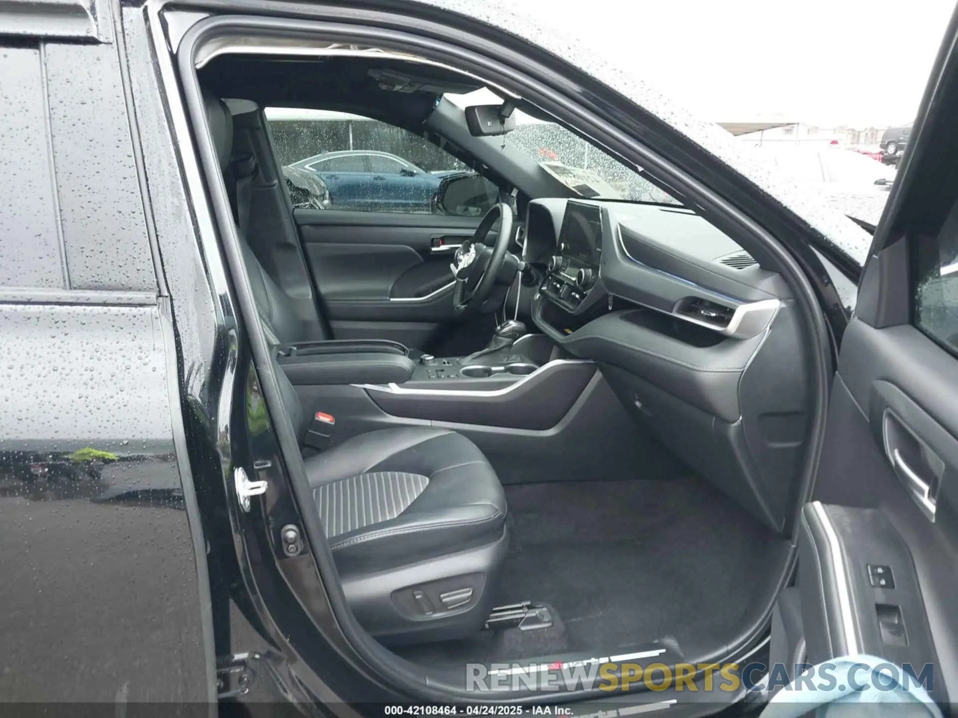 5 Photograph of a damaged car 5TDKDRBH3RS537184 TOYOTA HIGHLANDER 2024