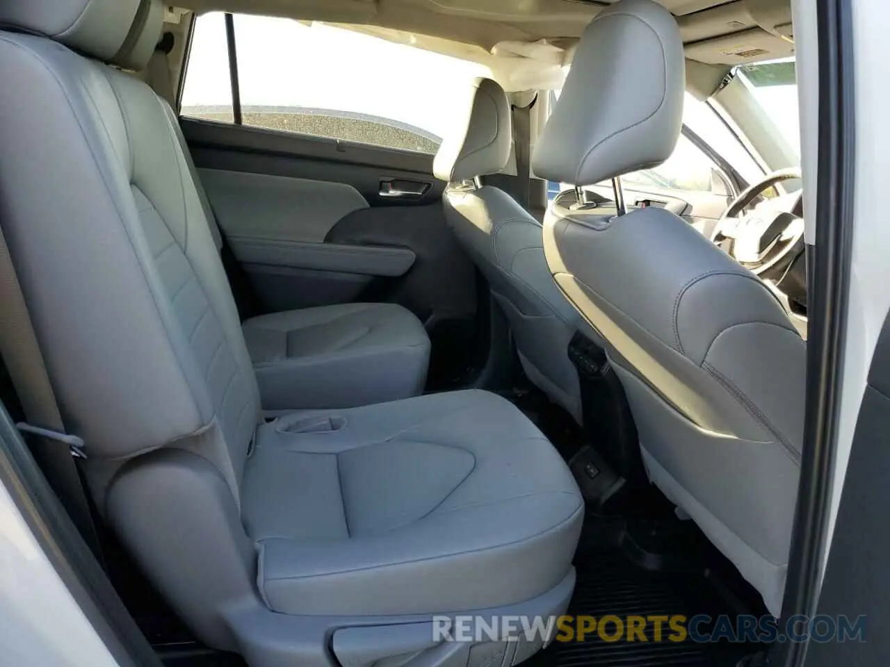 11 Photograph of a damaged car 5TDKDRBH4RS548517 TOYOTA HIGHLANDER 2024