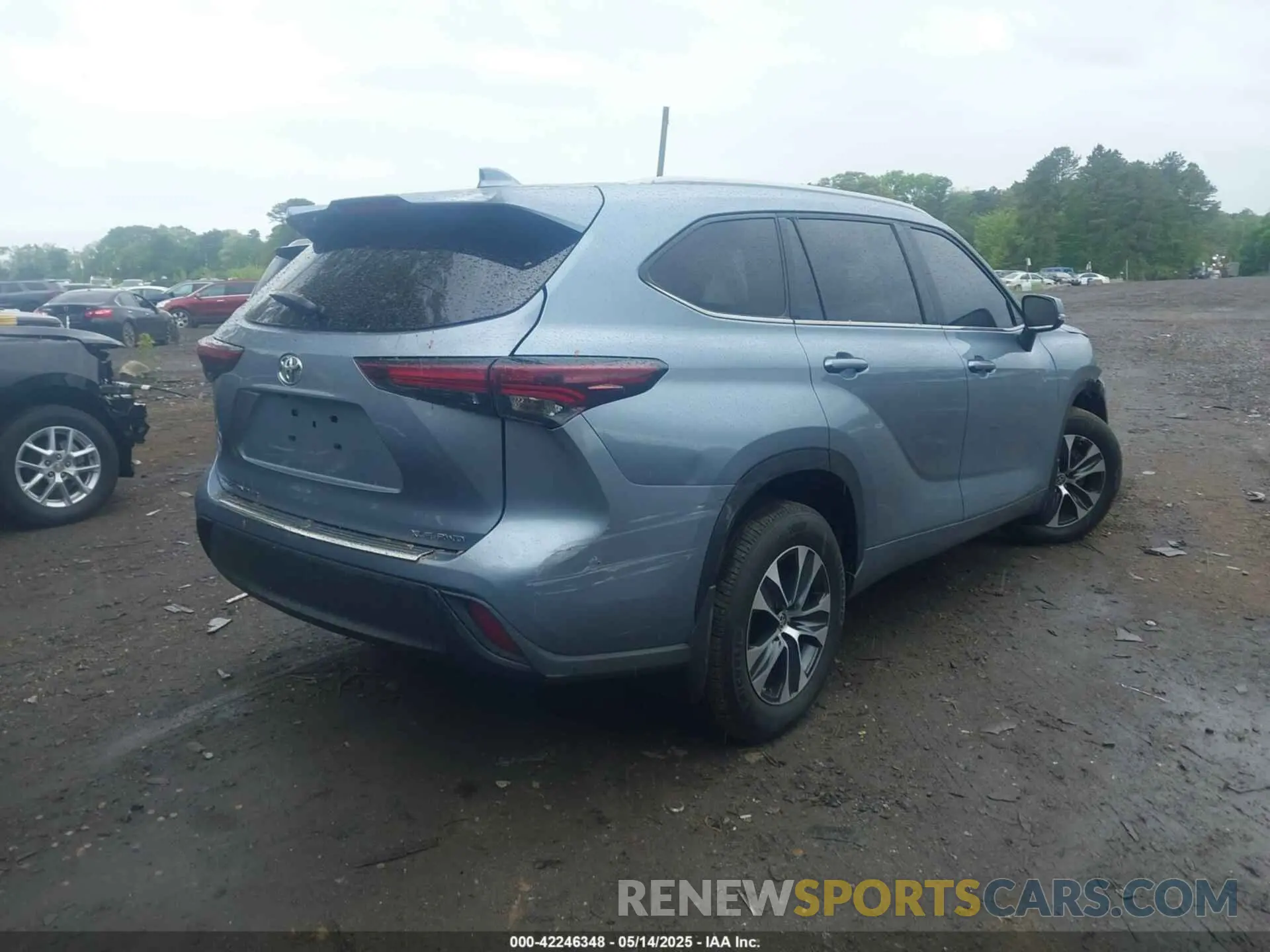 4 Photograph of a damaged car 5TDKDRBH5RS562216 TOYOTA HIGHLANDER 2024