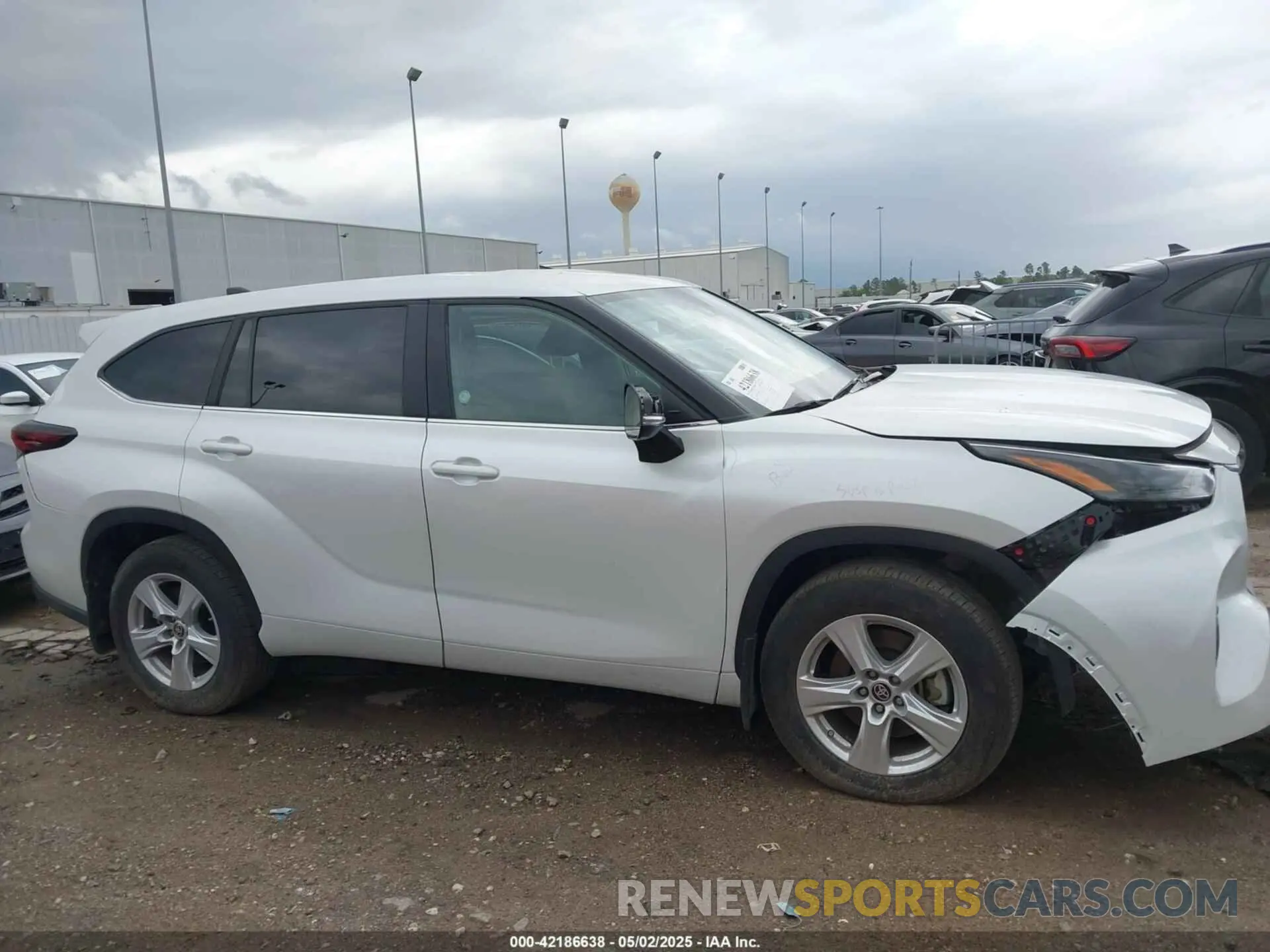 13 Photograph of a damaged car 5TDKDRBH6RS536028 TOYOTA HIGHLANDER 2024