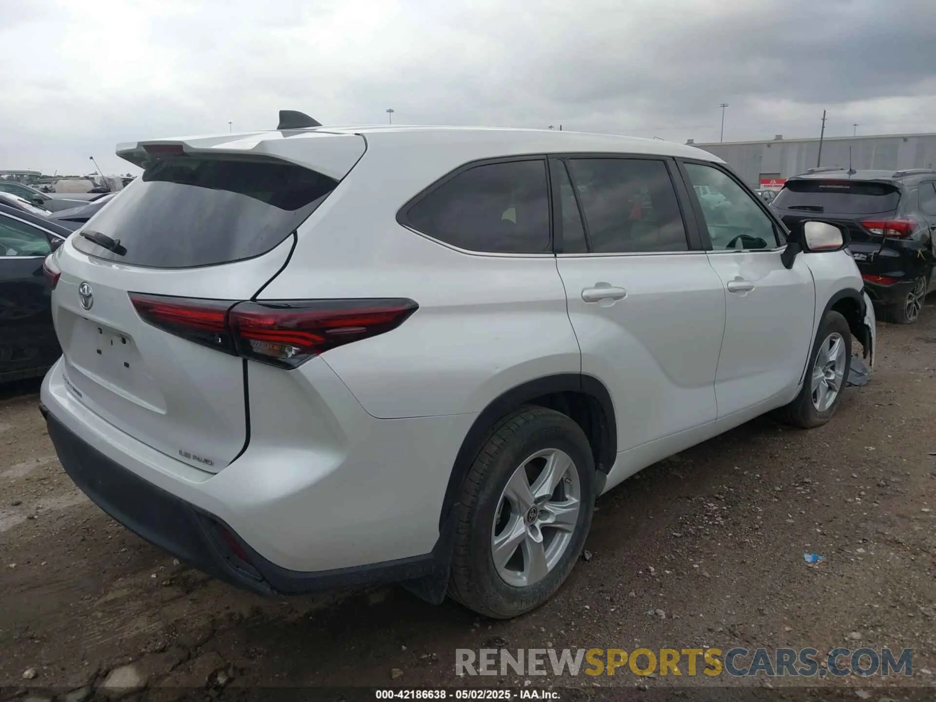 4 Photograph of a damaged car 5TDKDRBH6RS536028 TOYOTA HIGHLANDER 2024