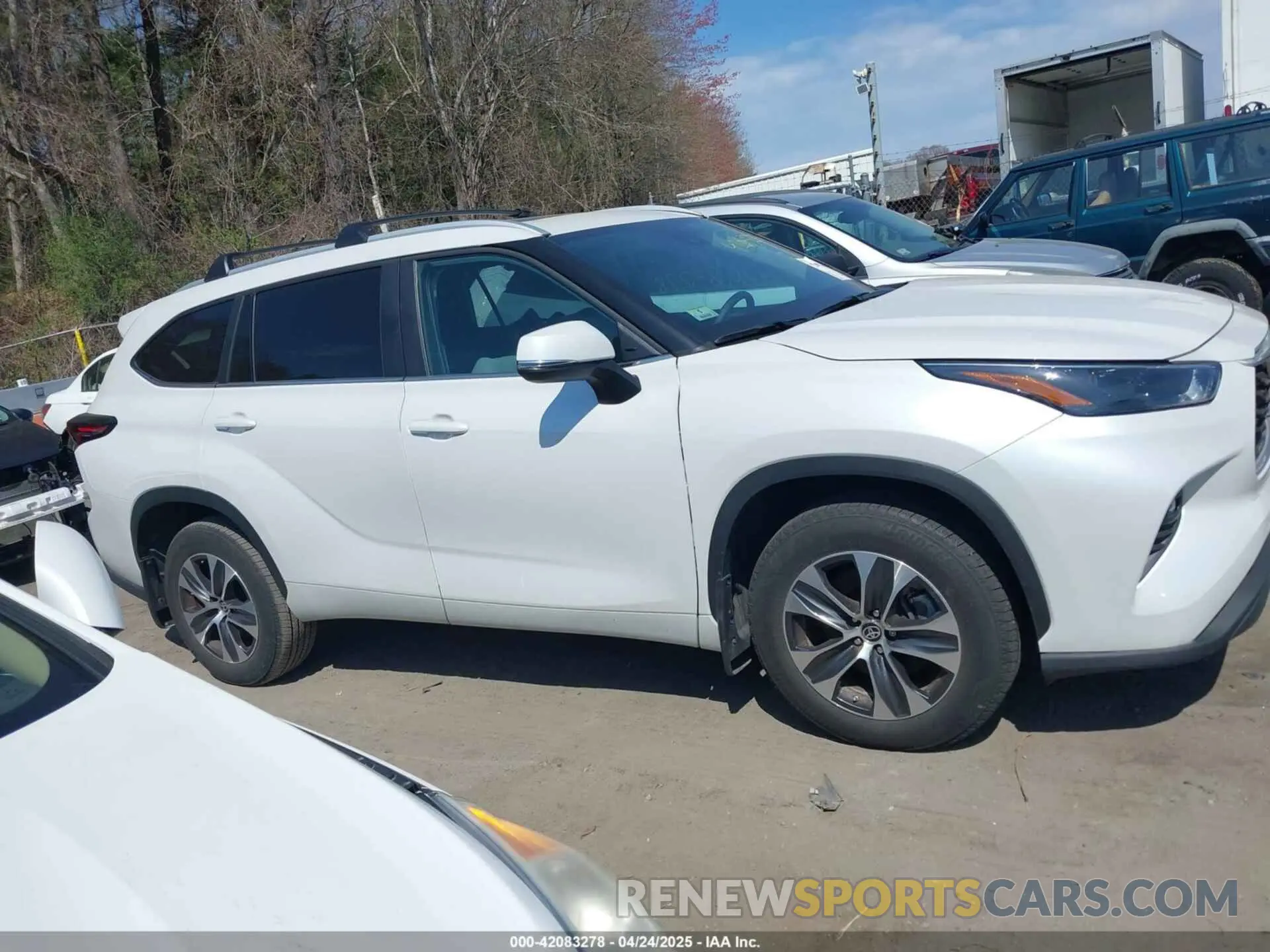 12 Photograph of a damaged car 5TDKDRBH6RS544226 TOYOTA HIGHLANDER 2024