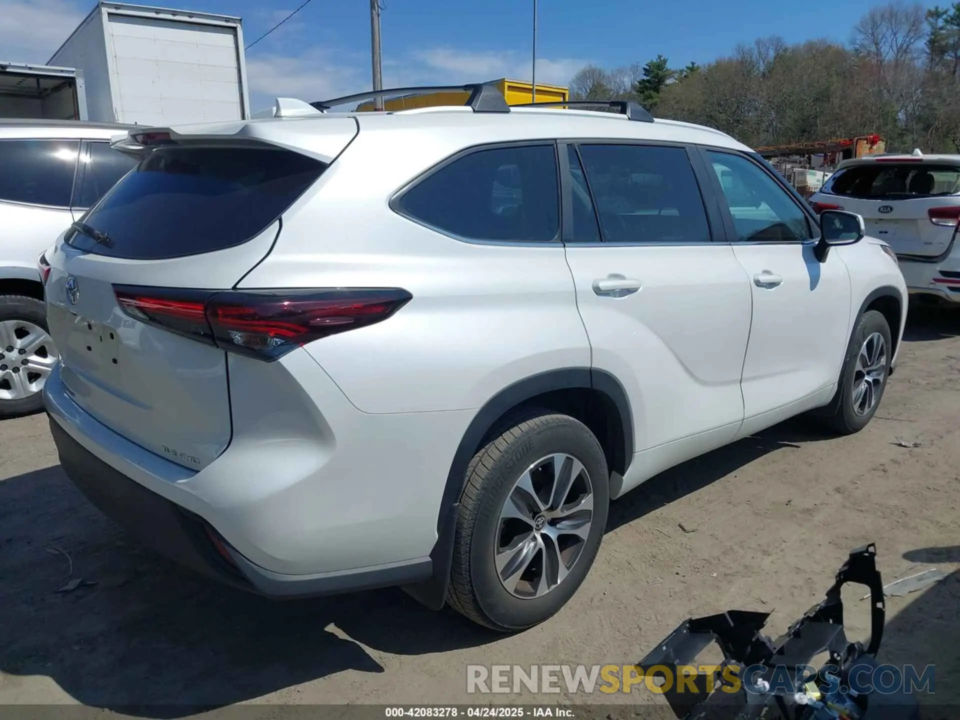 4 Photograph of a damaged car 5TDKDRBH6RS544226 TOYOTA HIGHLANDER 2024