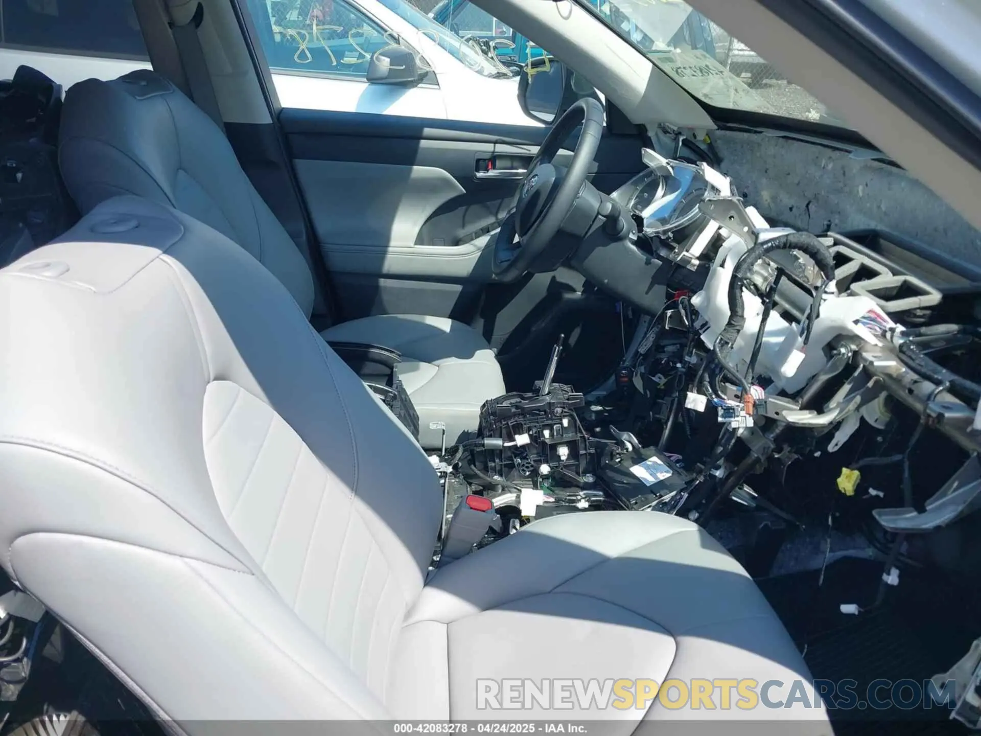 5 Photograph of a damaged car 5TDKDRBH6RS544226 TOYOTA HIGHLANDER 2024