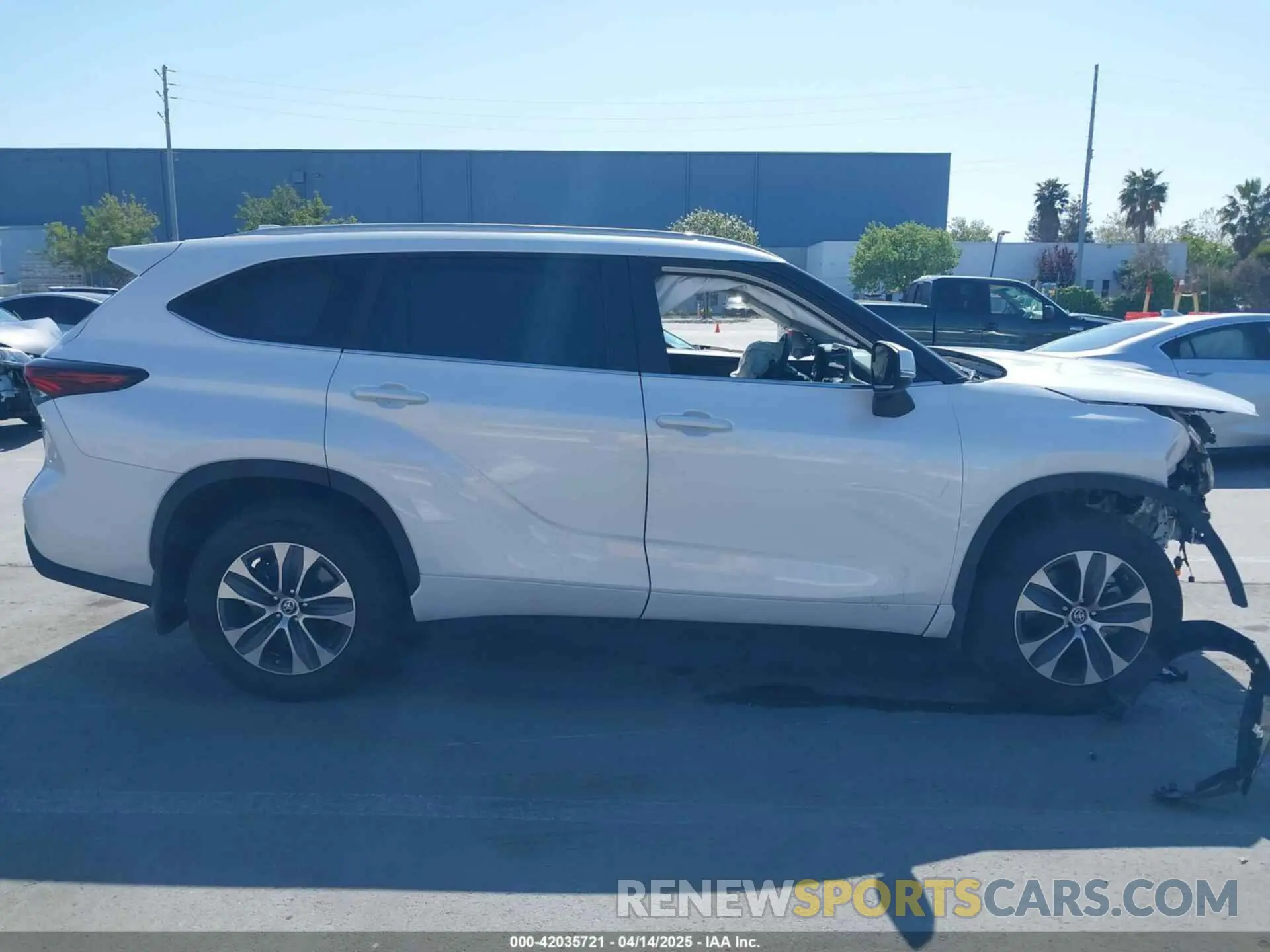 13 Photograph of a damaged car 5TDKDRBH7RS547443 TOYOTA HIGHLANDER 2024
