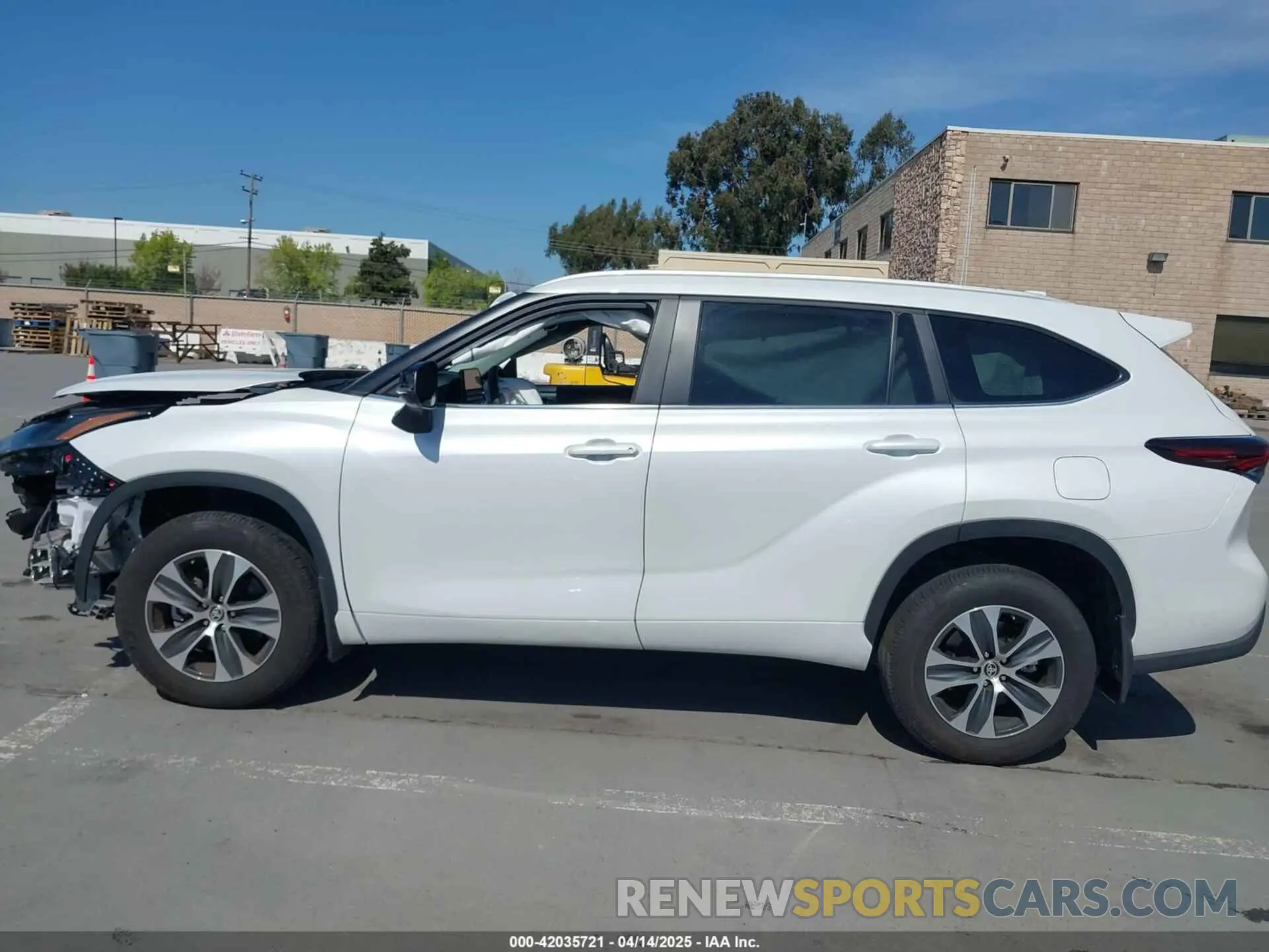 14 Photograph of a damaged car 5TDKDRBH7RS547443 TOYOTA HIGHLANDER 2024