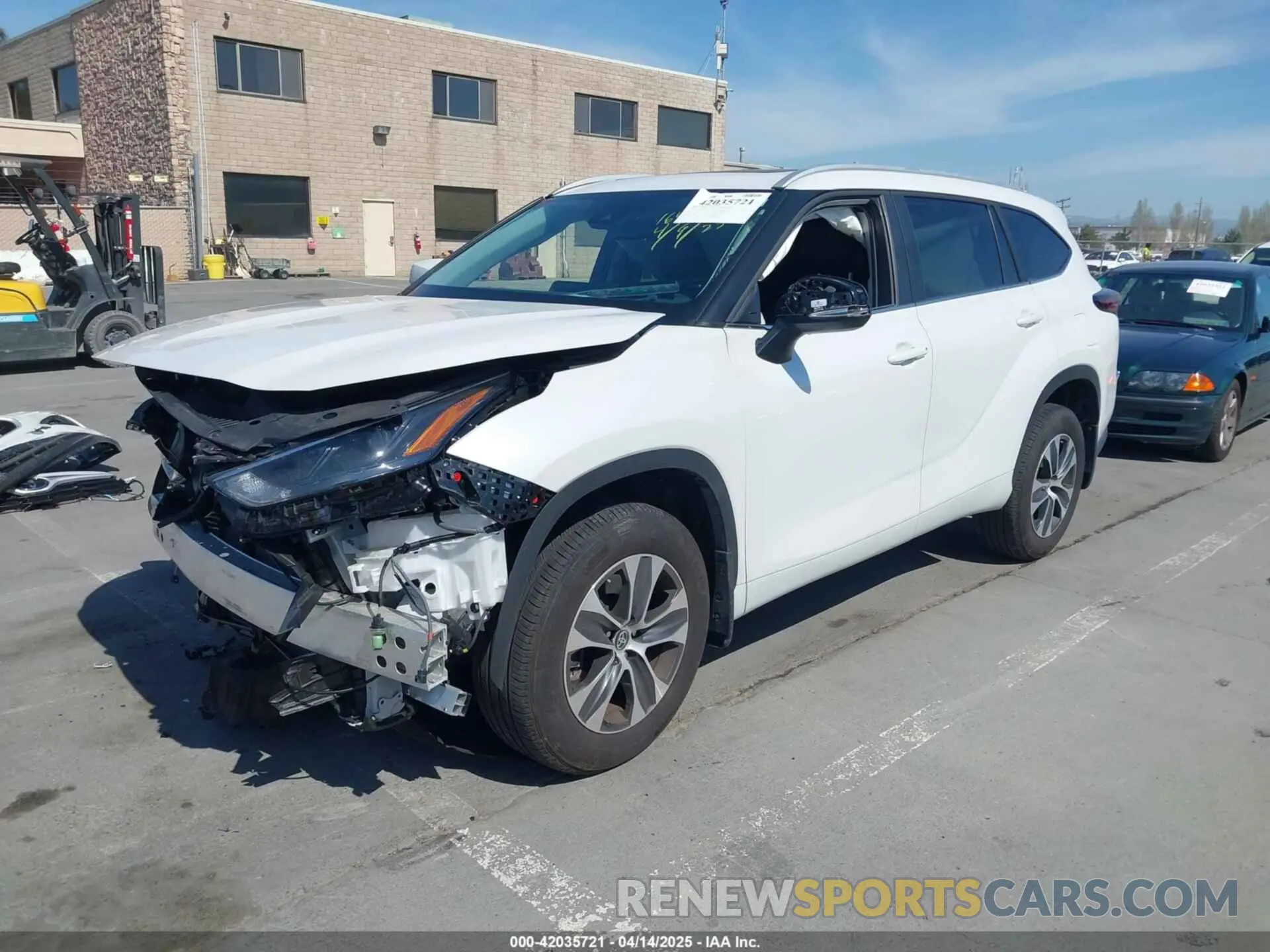 2 Photograph of a damaged car 5TDKDRBH7RS547443 TOYOTA HIGHLANDER 2024